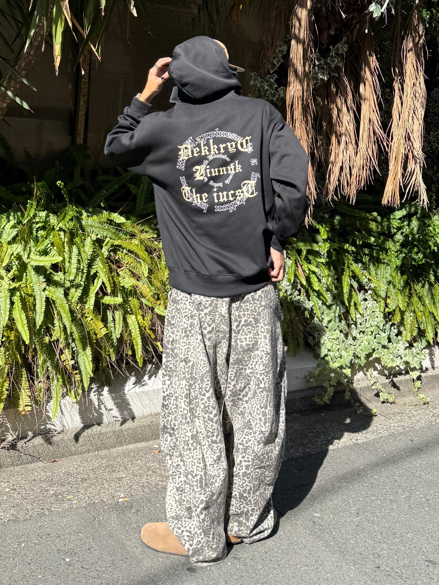 ゴシックレタリングパーカー DPB90038