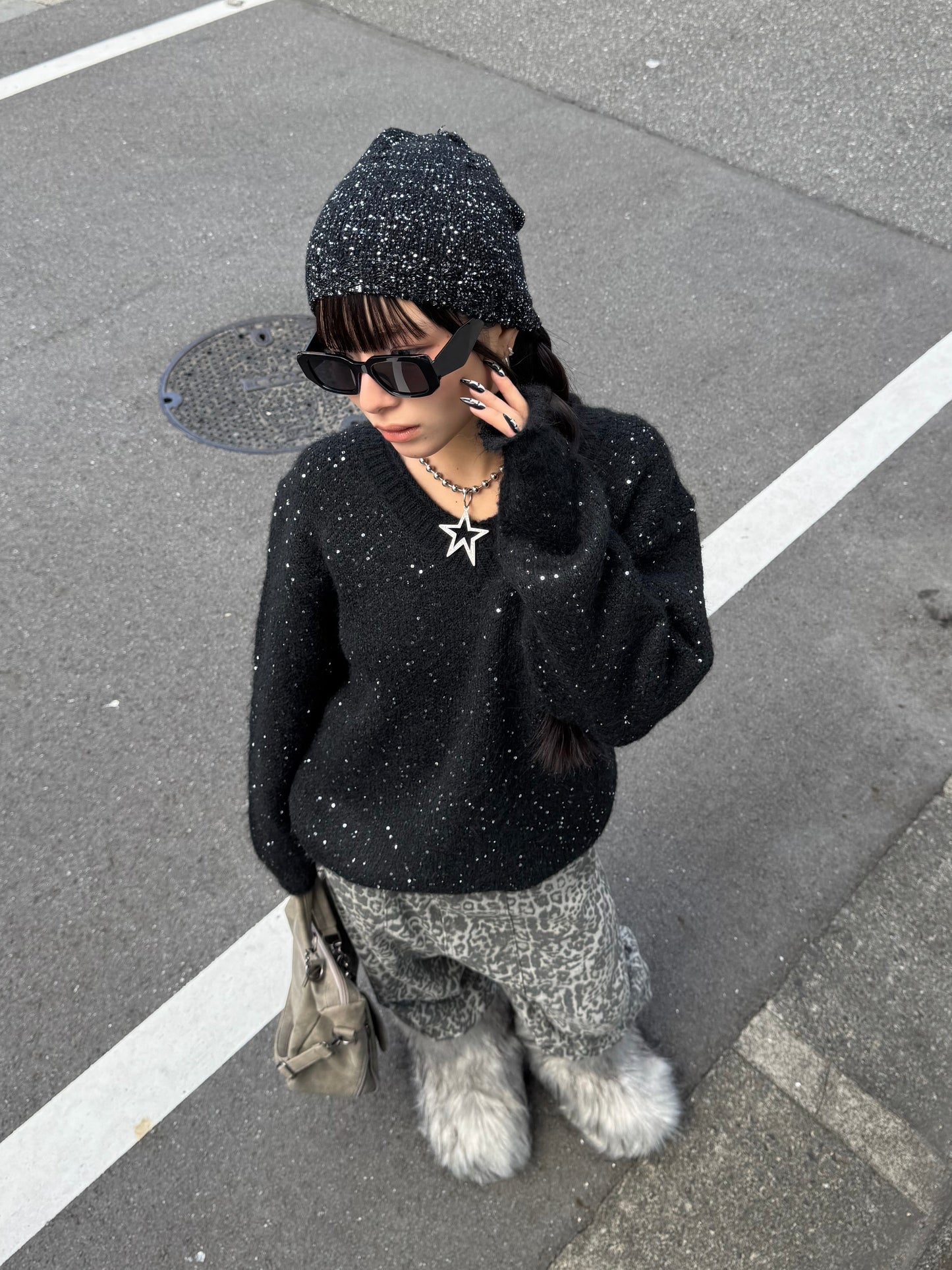 Vネックラメニット DPB86142