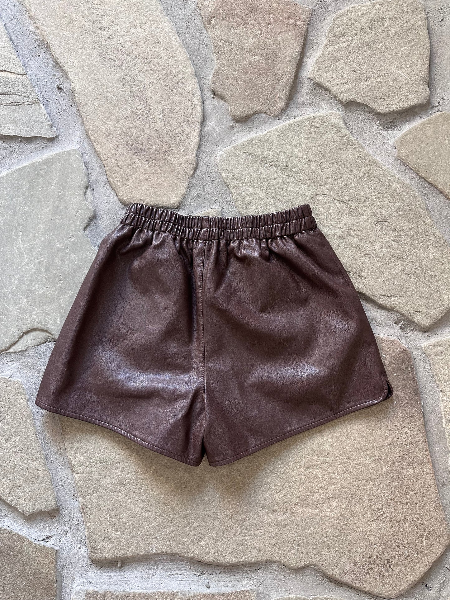 レザーライクショートパンツ DPB95063