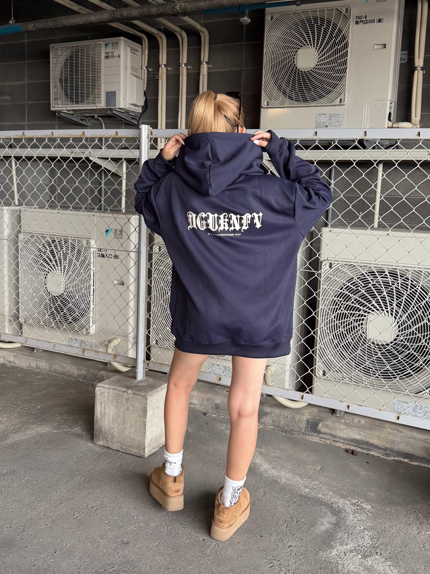 ユニセックスロゴパーカー DPB73126