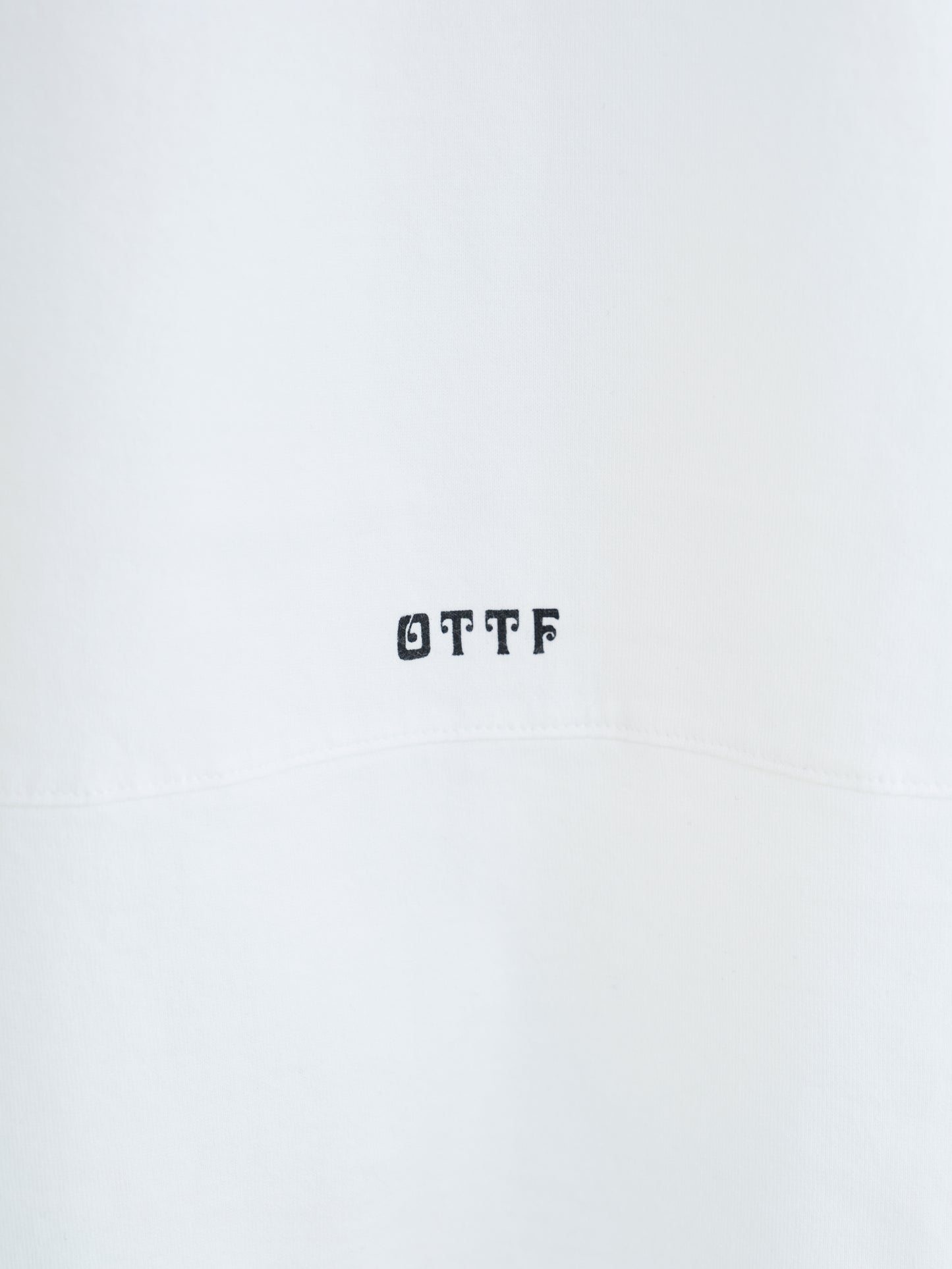 [ON THE TURF] バックロゴプリントTシャツ UPA02096
