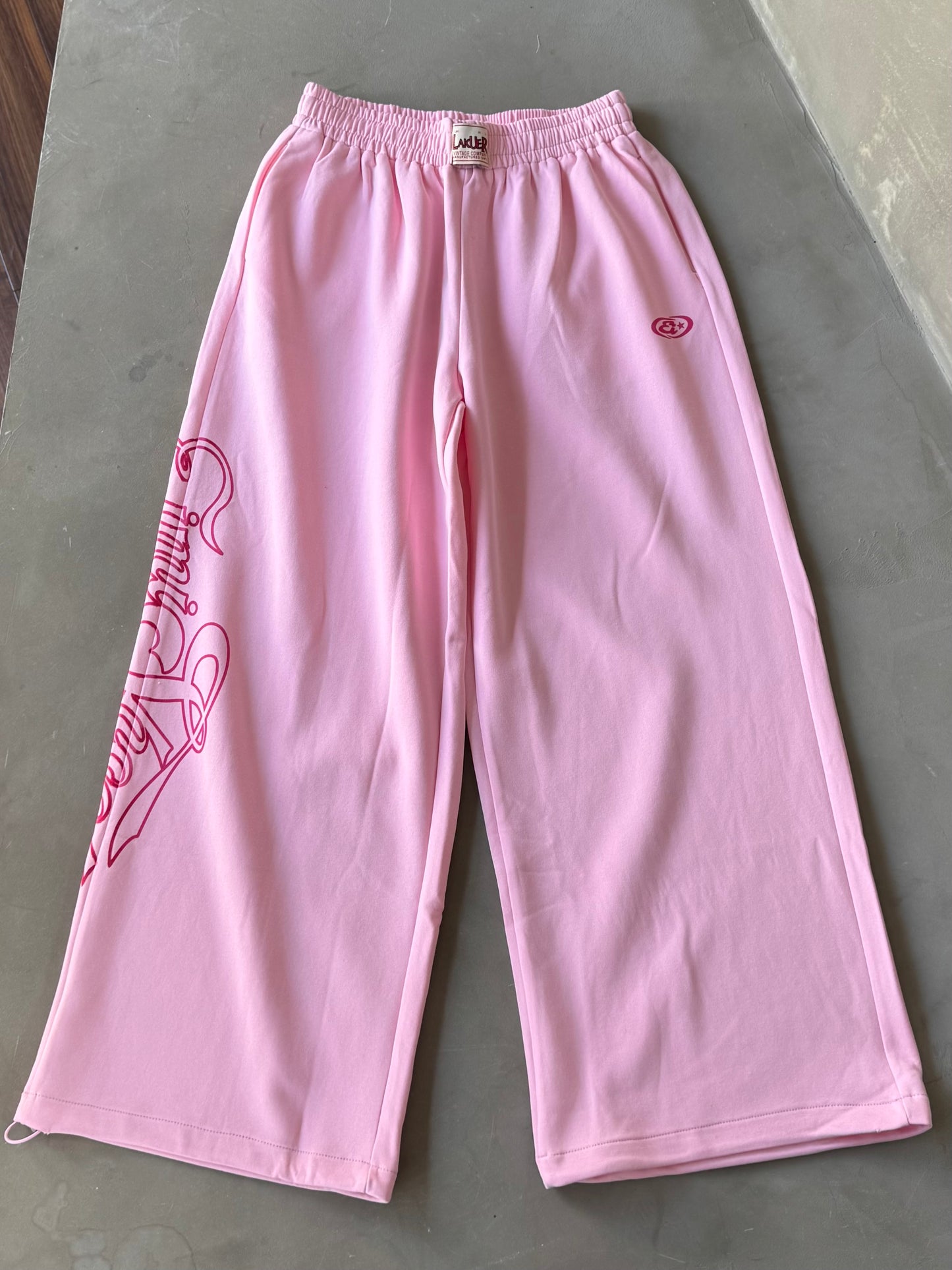 サイドグラフィックワイドスウェットパンツ DPB86206