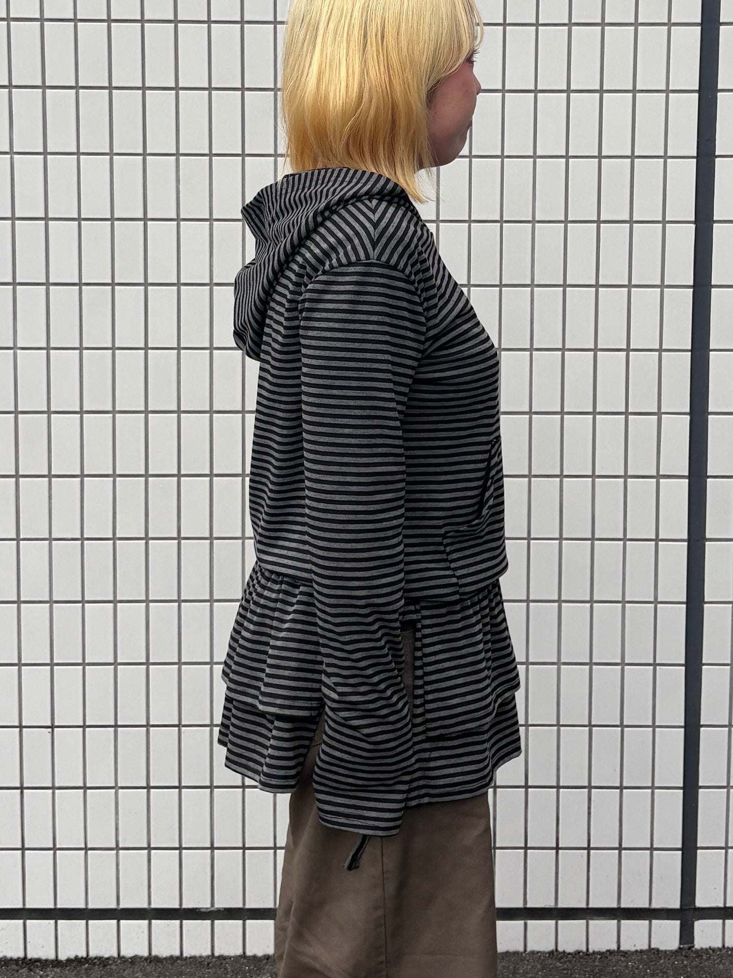 フリルストライプフーディー DPB97047