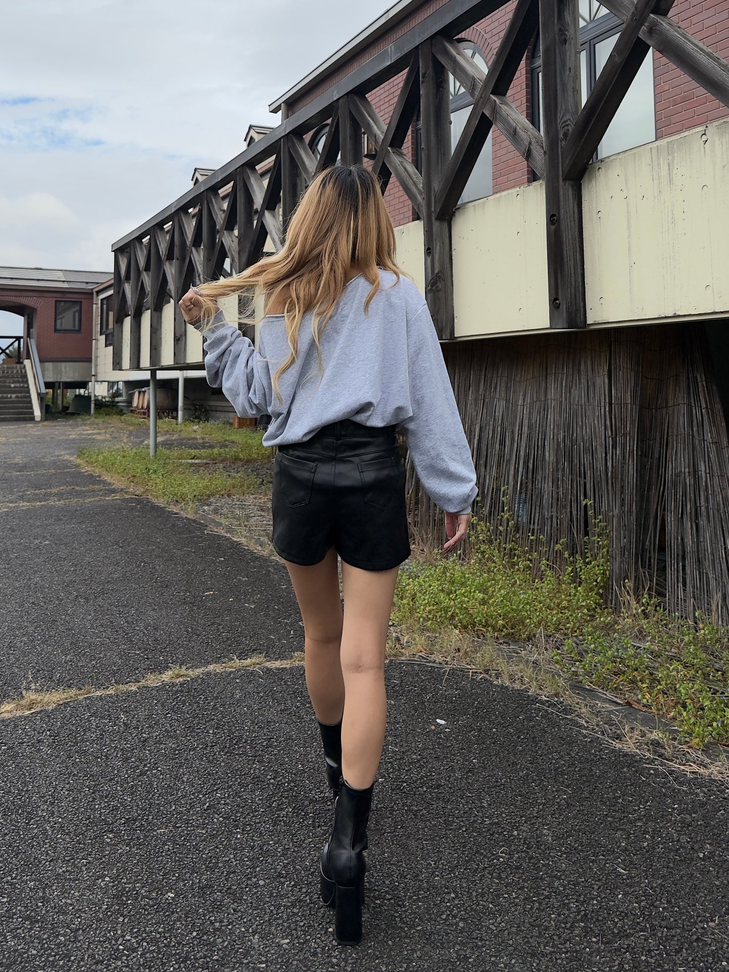 フェイクレザーミニスカートパンツ DPB42461