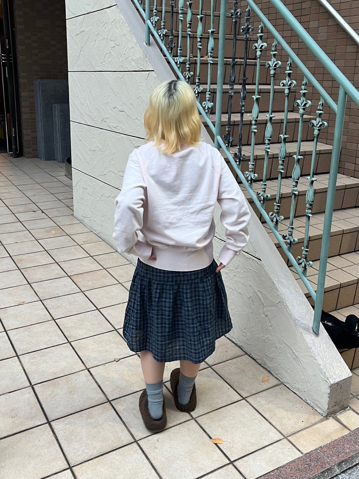 マイルドカラーVネックニット DPB97054