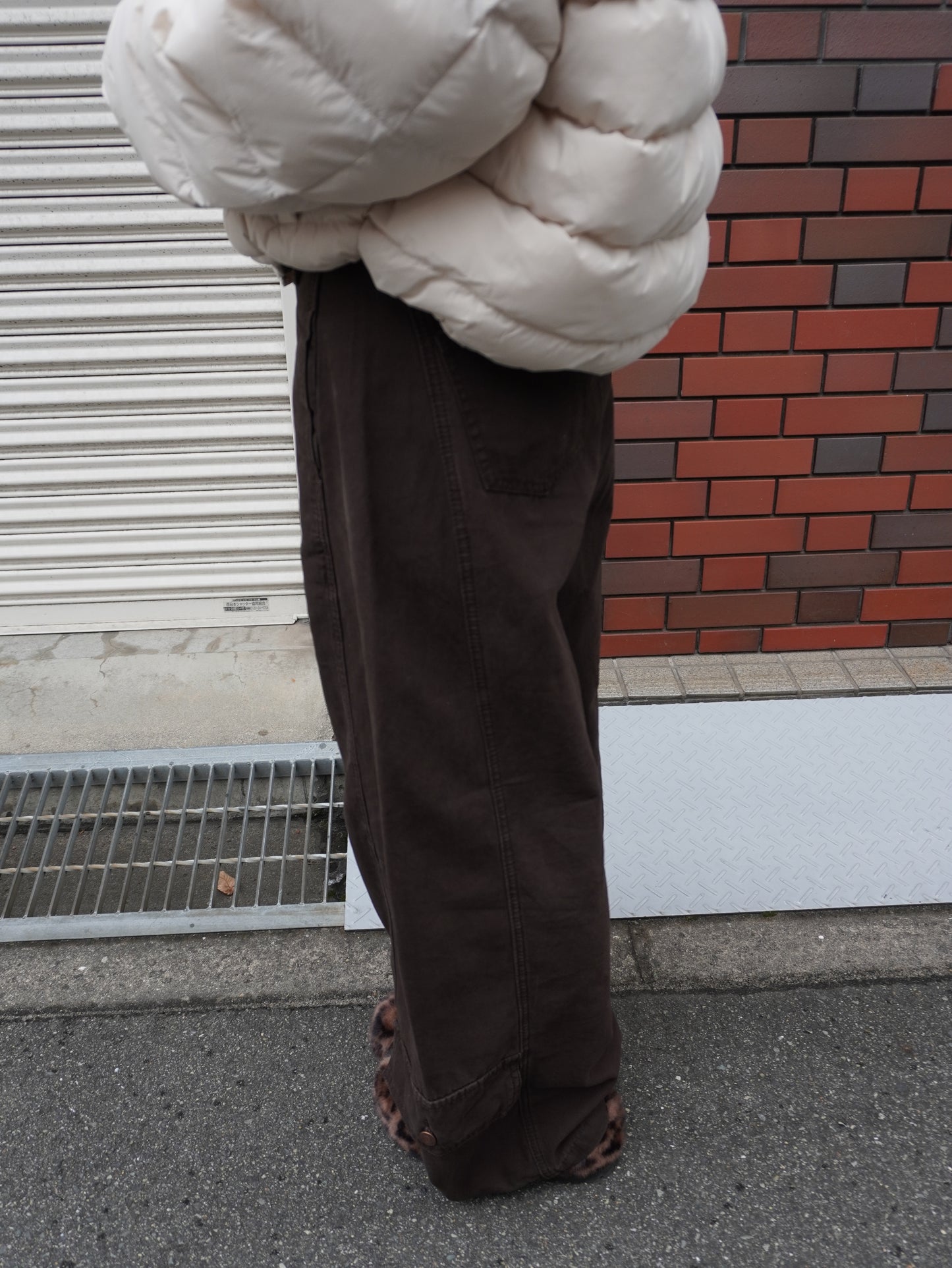 ロワーポケットブラウンカーブパンツ DPB85393