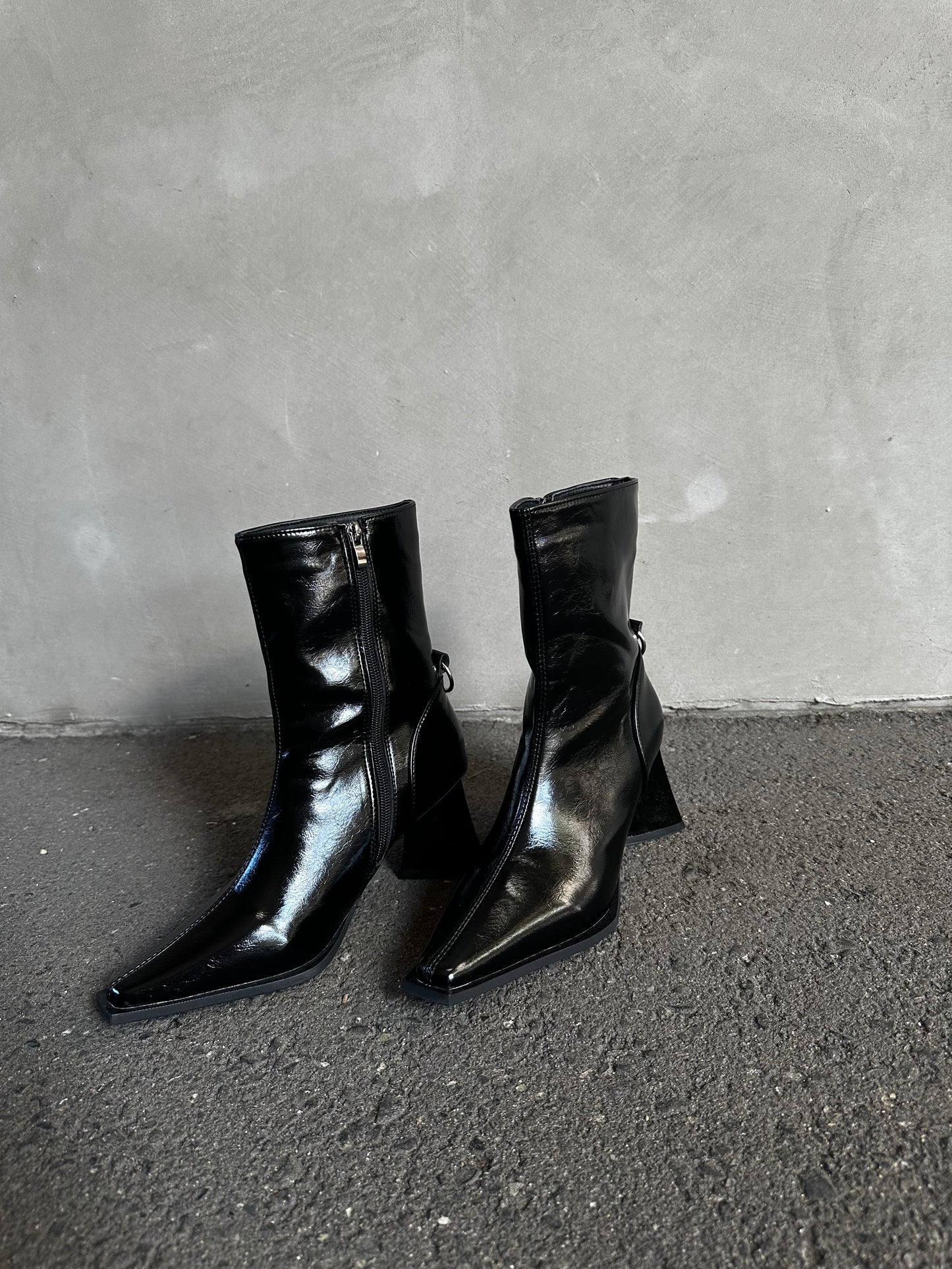 ポインテッドトゥブーツ DPB26671