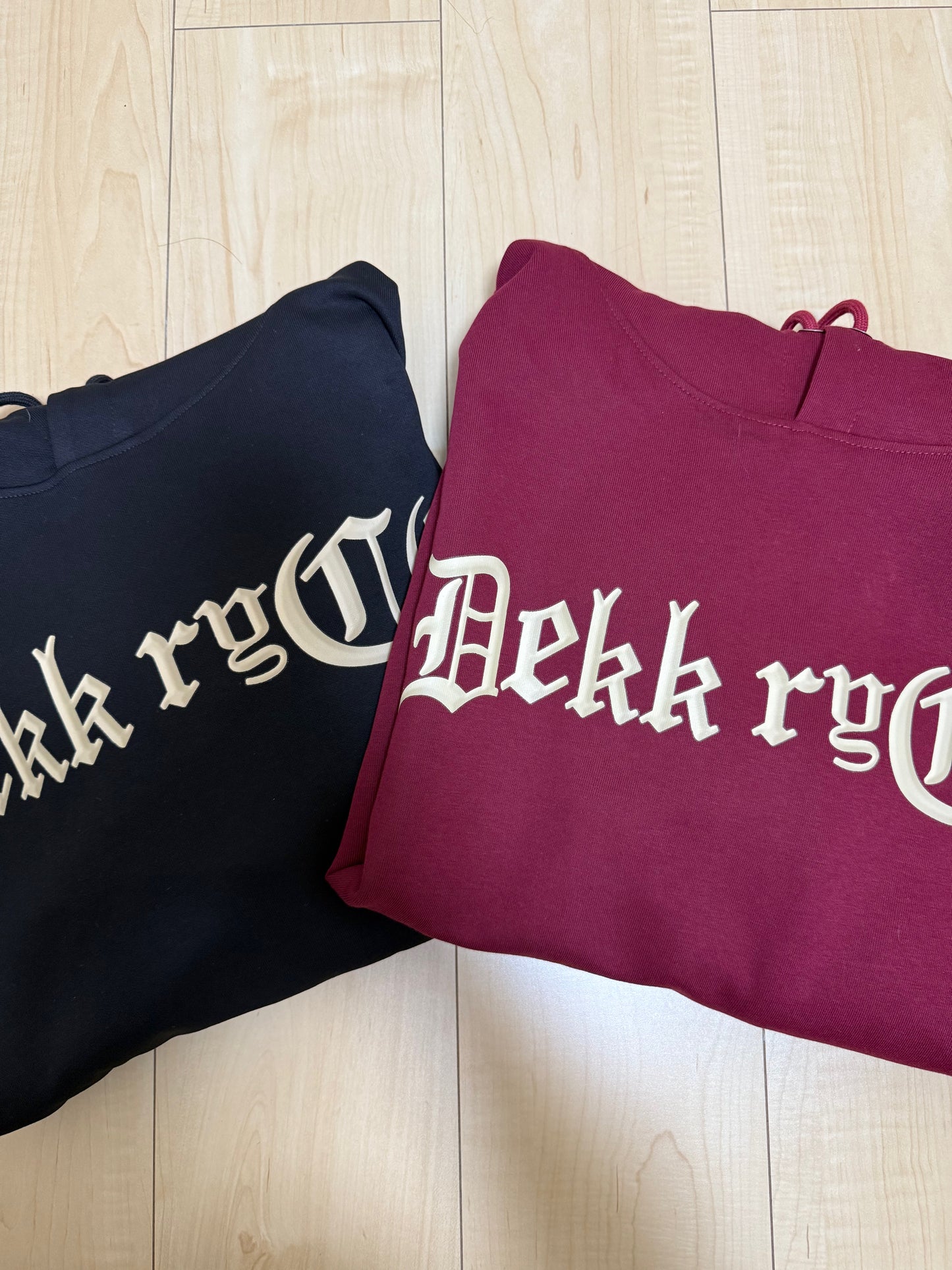 ゴシックレタリングパーカー DPB90038