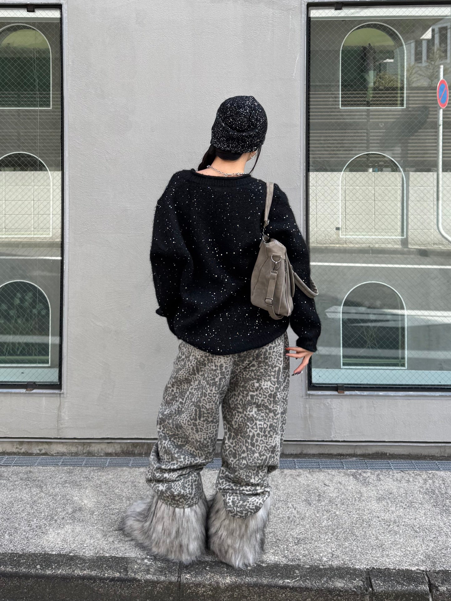 Vネックラメニット DPB86142