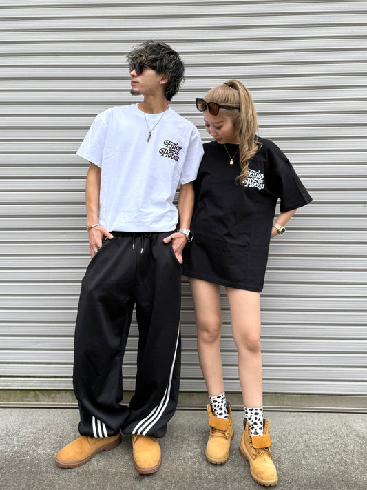 ユニセックスロゴTシャツ DPB73334
