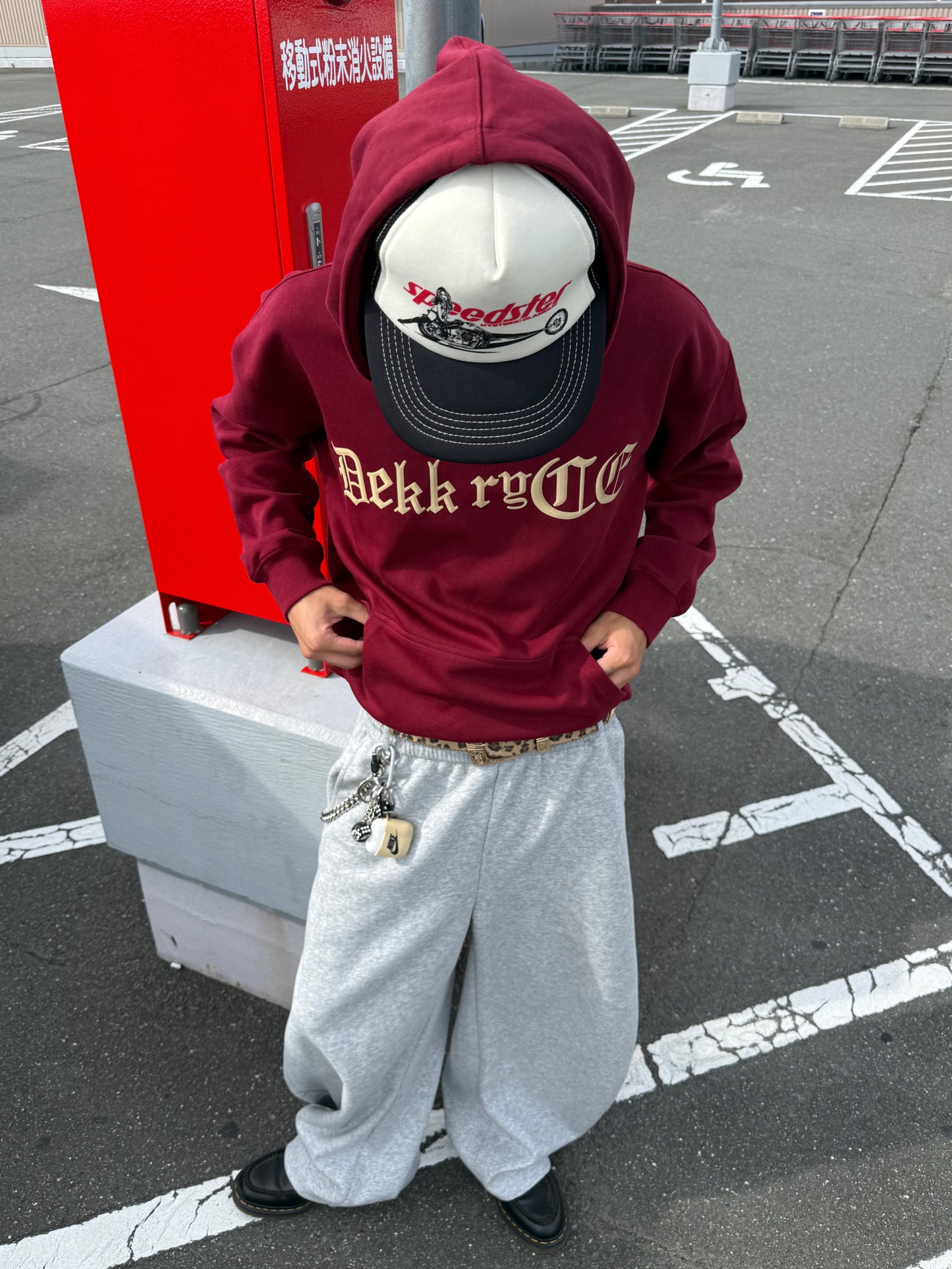 ゴシックレタリングパーカー DPB90038