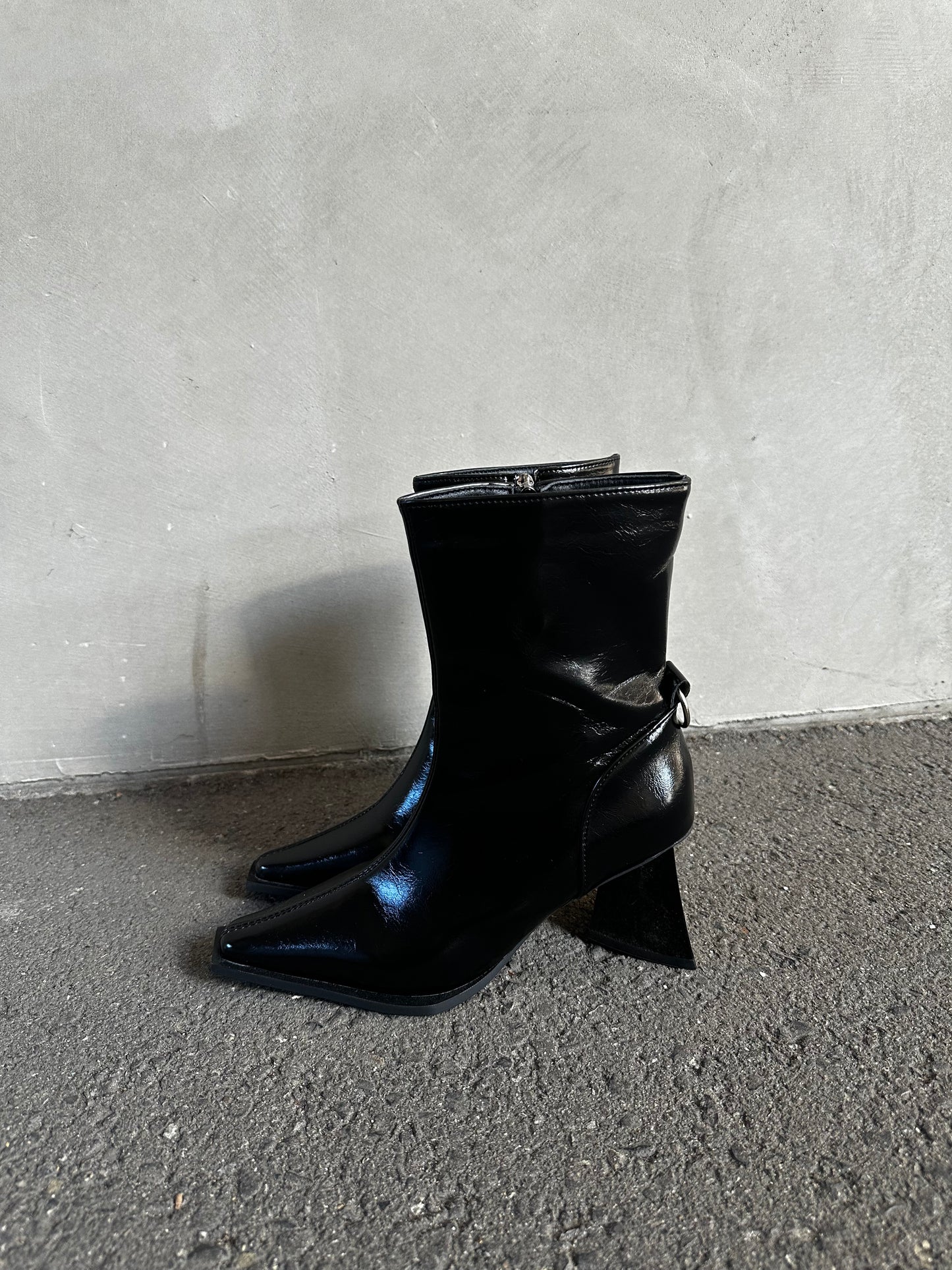 ポインテッドトゥブーツ DPB26671