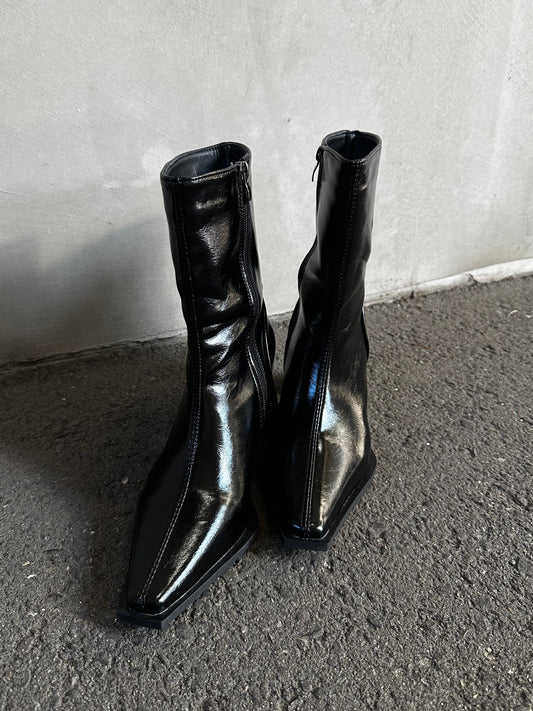 ポインテッドトゥブーツ DPB26671