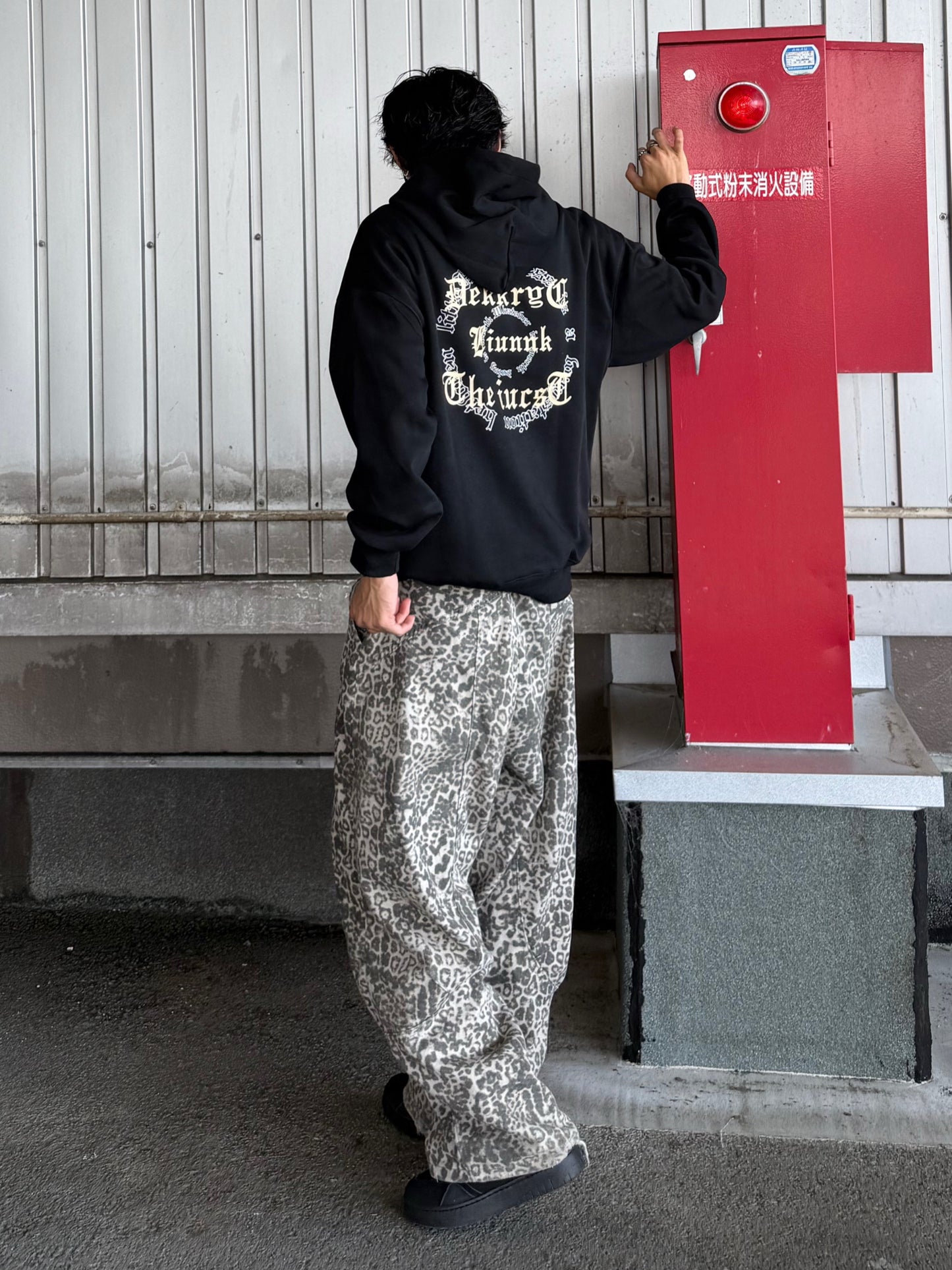 ゴシックレタリングパーカー DPB90038