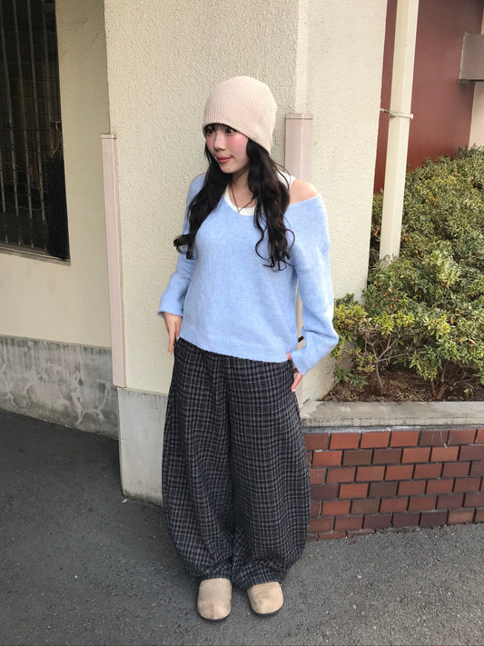 ワイドネックブルーニット DPB89205