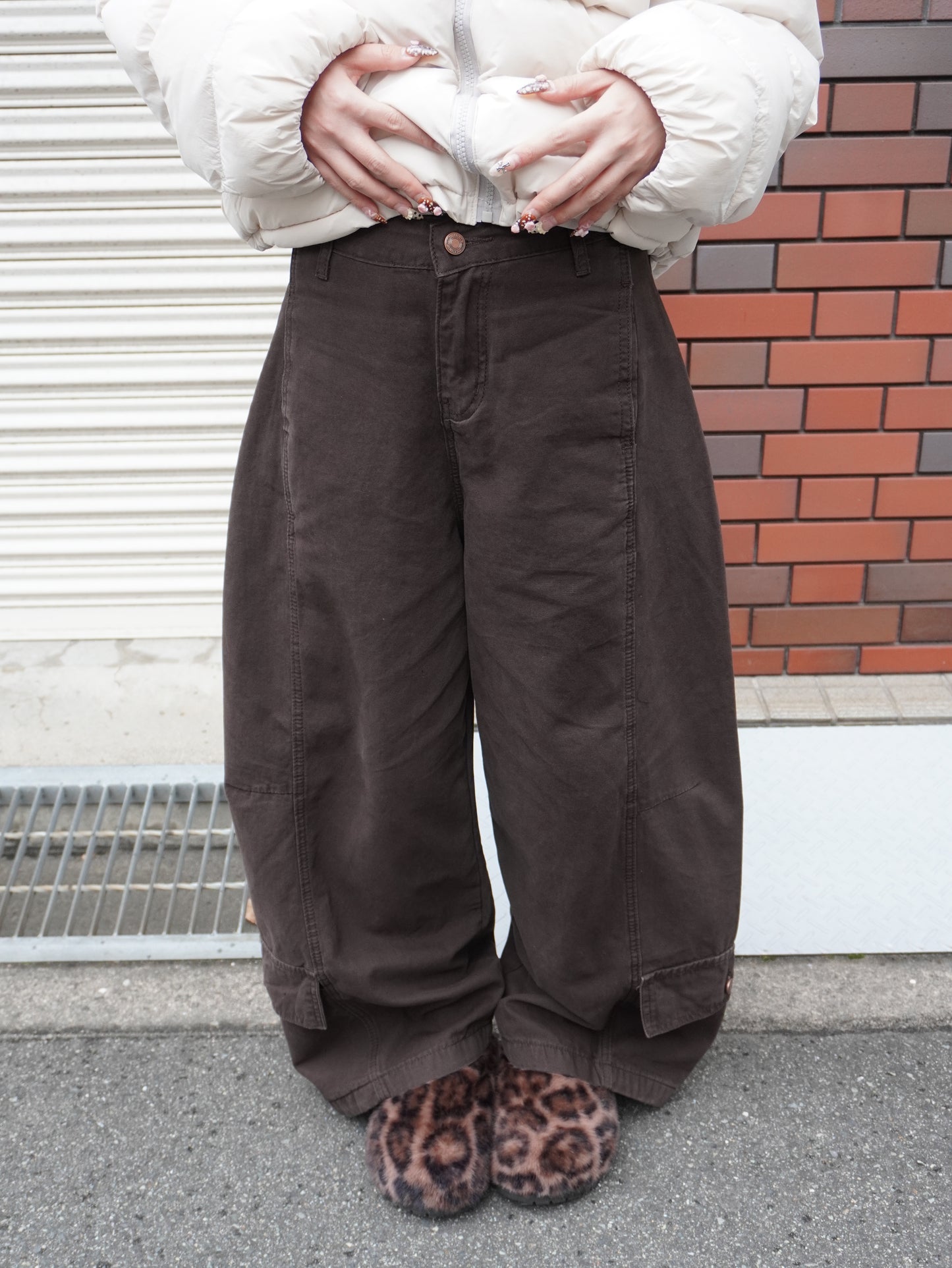 ロワーポケットブラウンカーブパンツ DPB85393