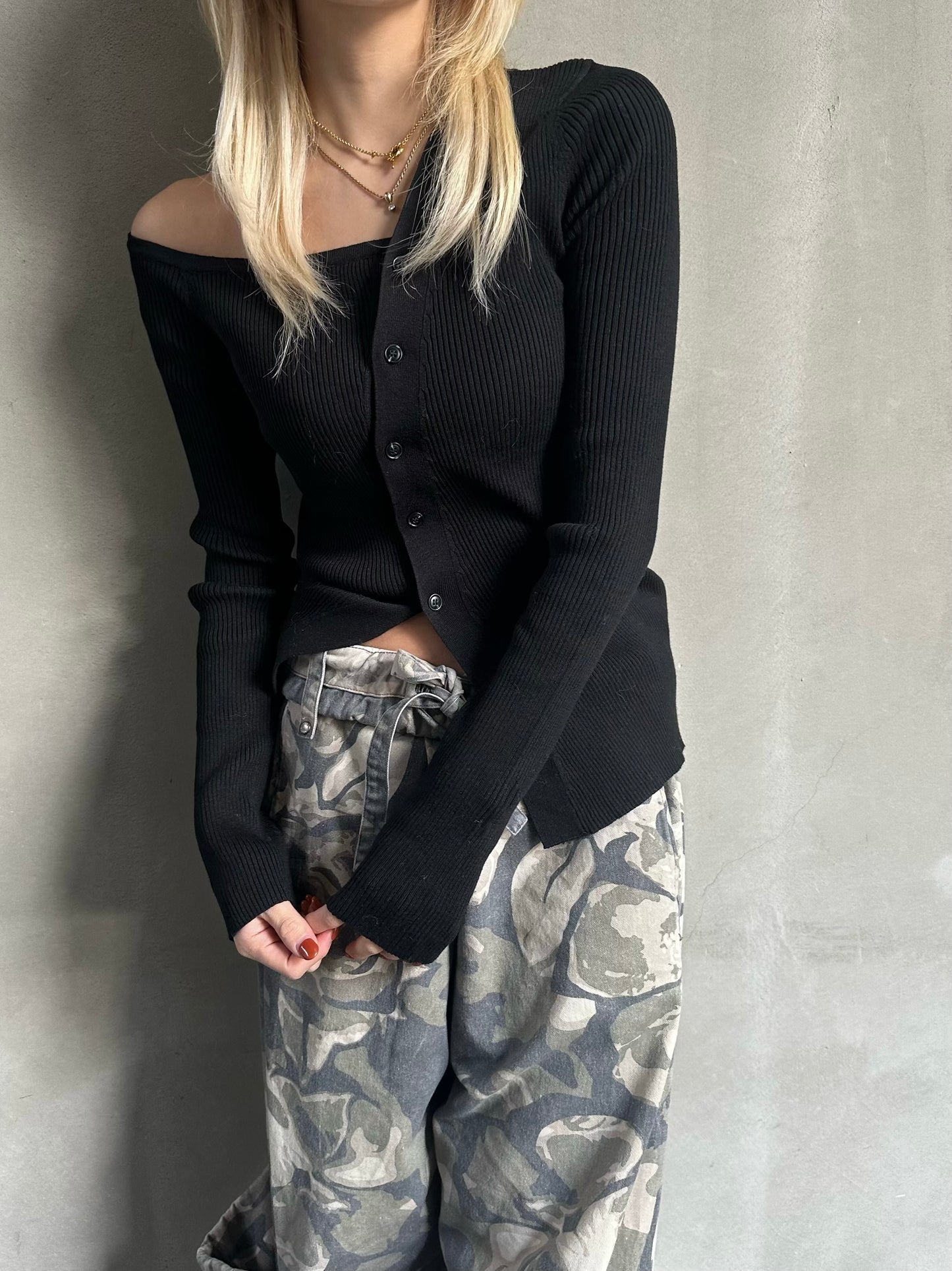 ユニークオフショルトップス DPB26705