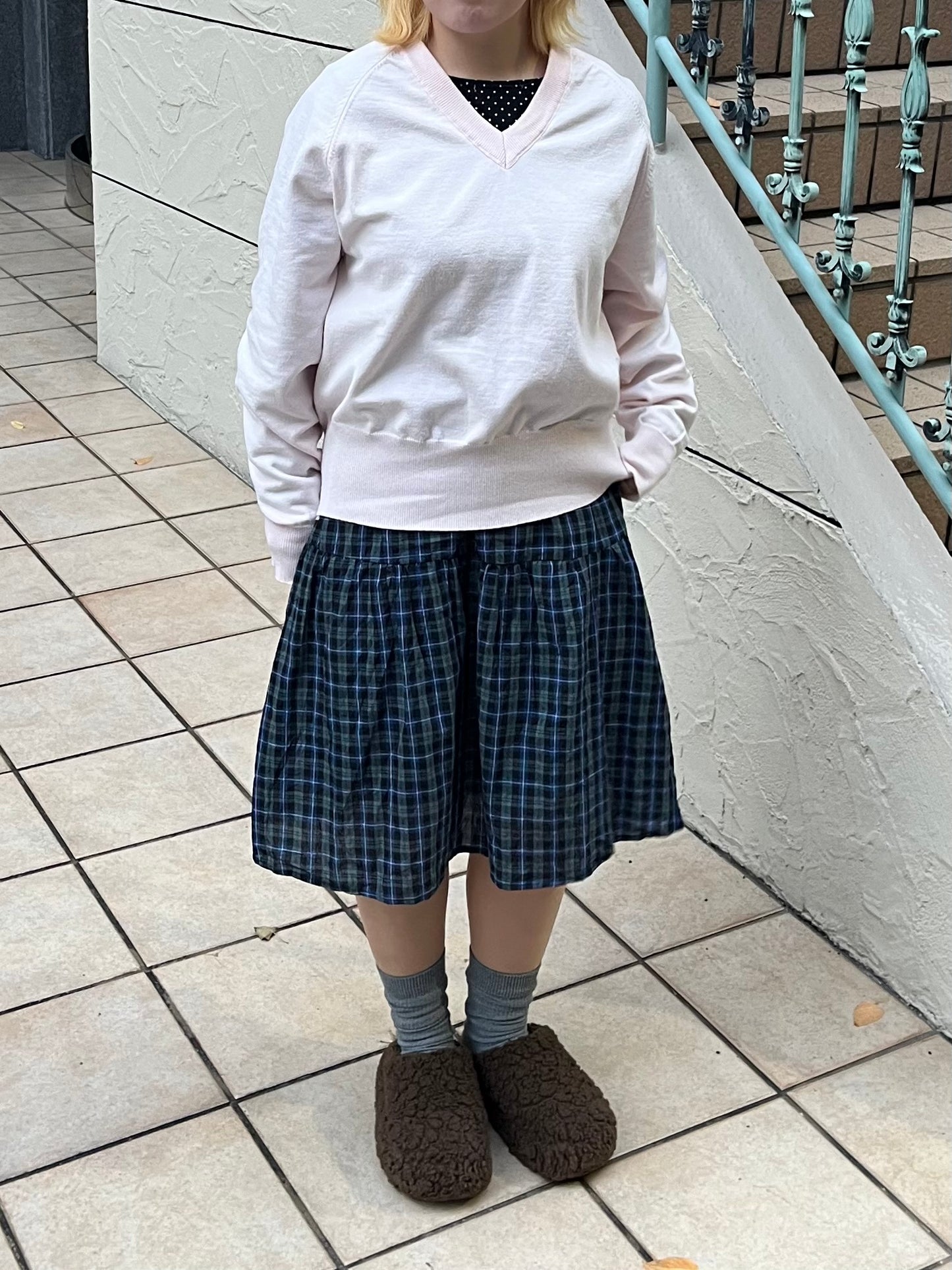 マイルドカラーVネックニット DPB97054