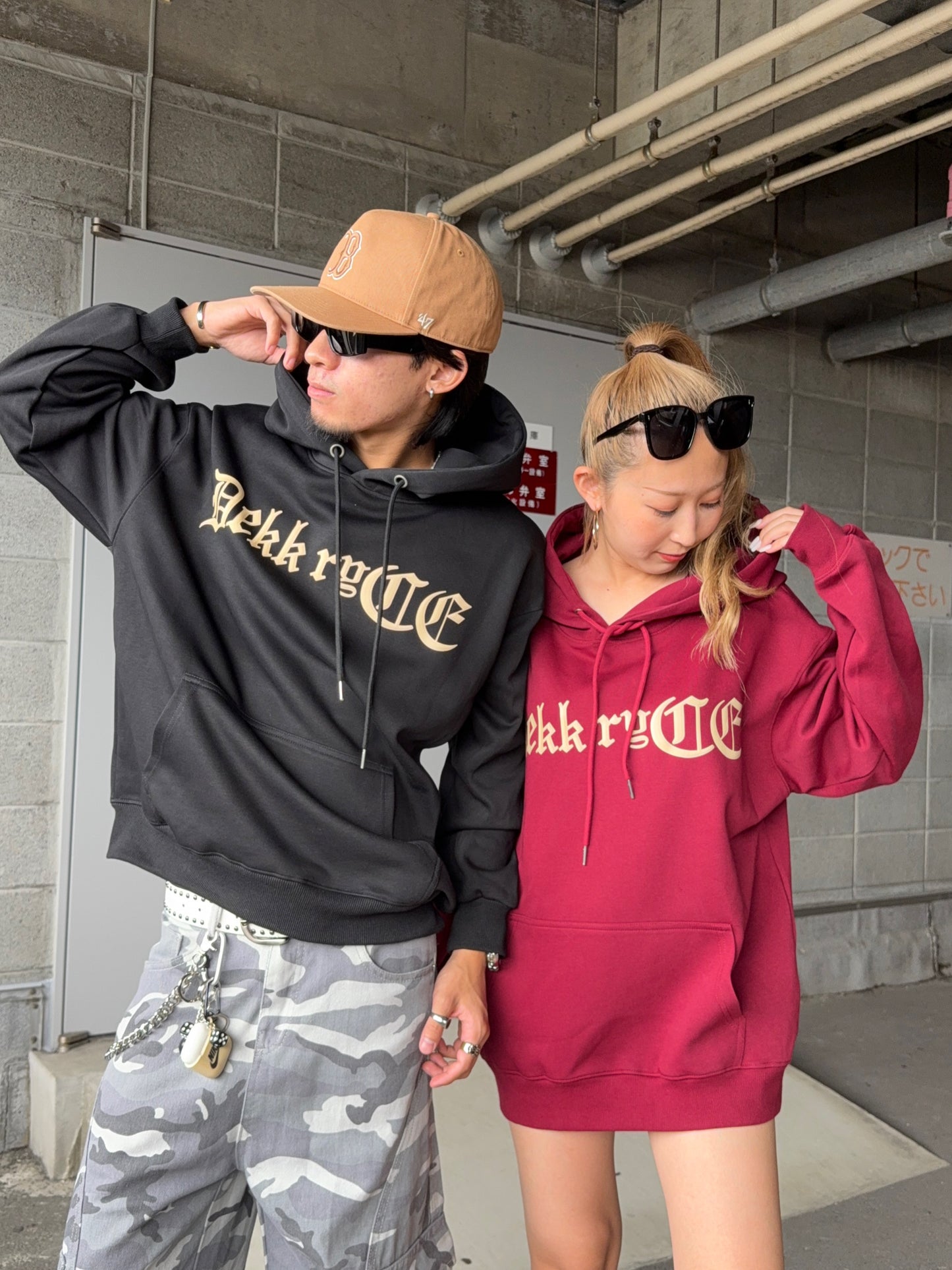 ゴシックレタリングパーカー DPB90038