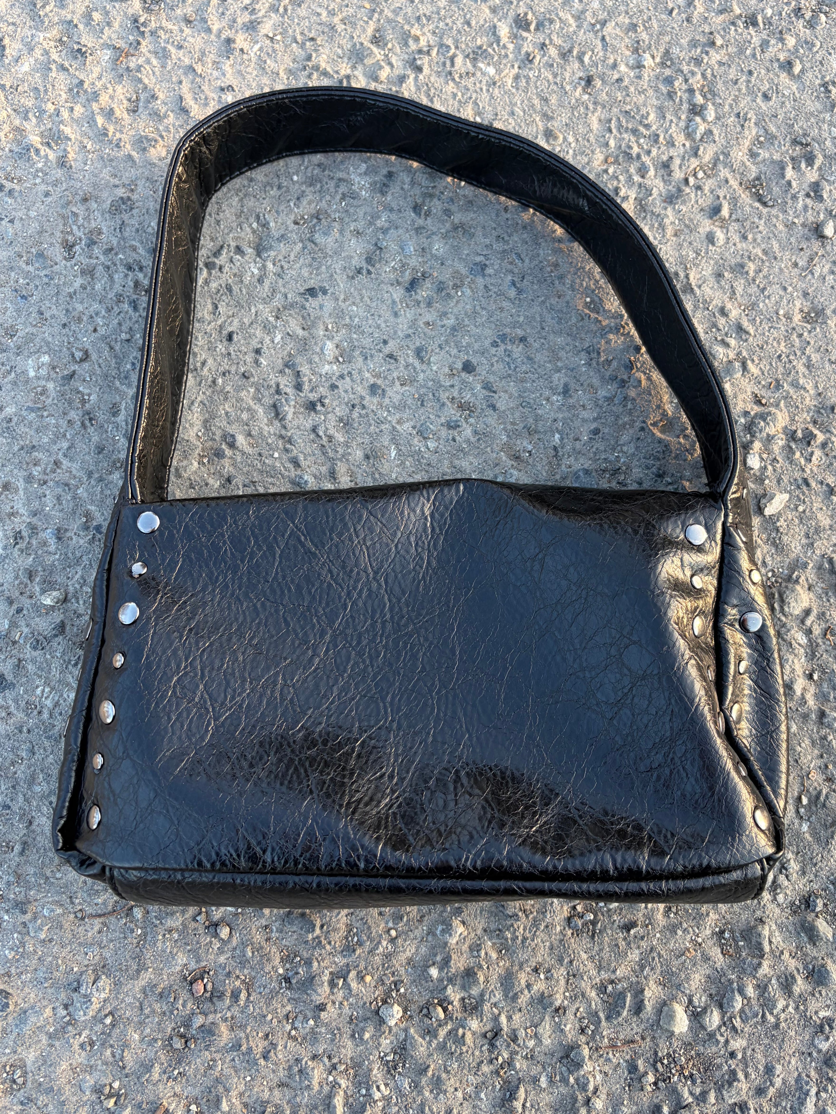 スタッズレザーハンドバッグ DPB92107 – CRAMMY