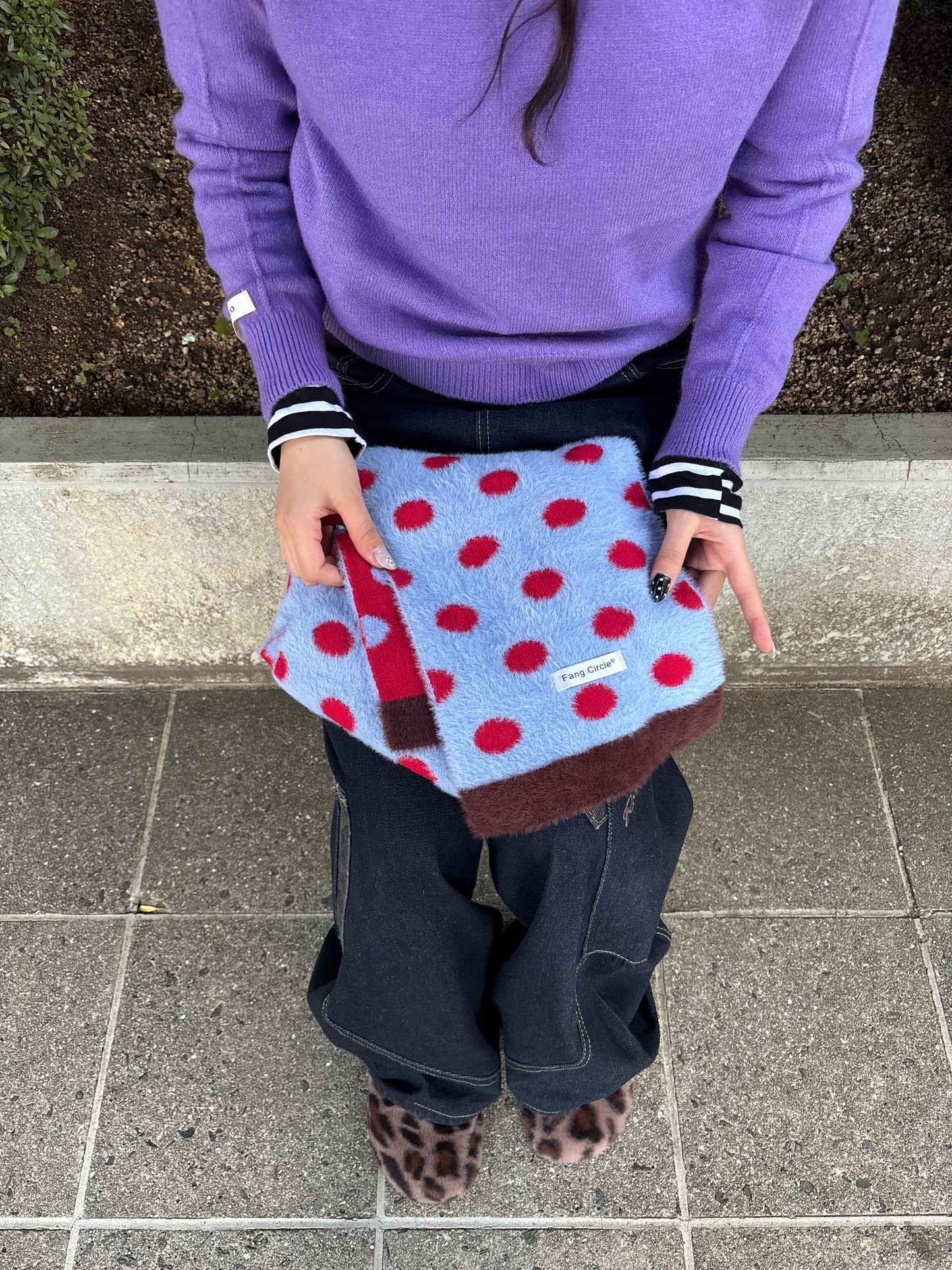 リバーシブルミディアムドットマフラー DPB89108