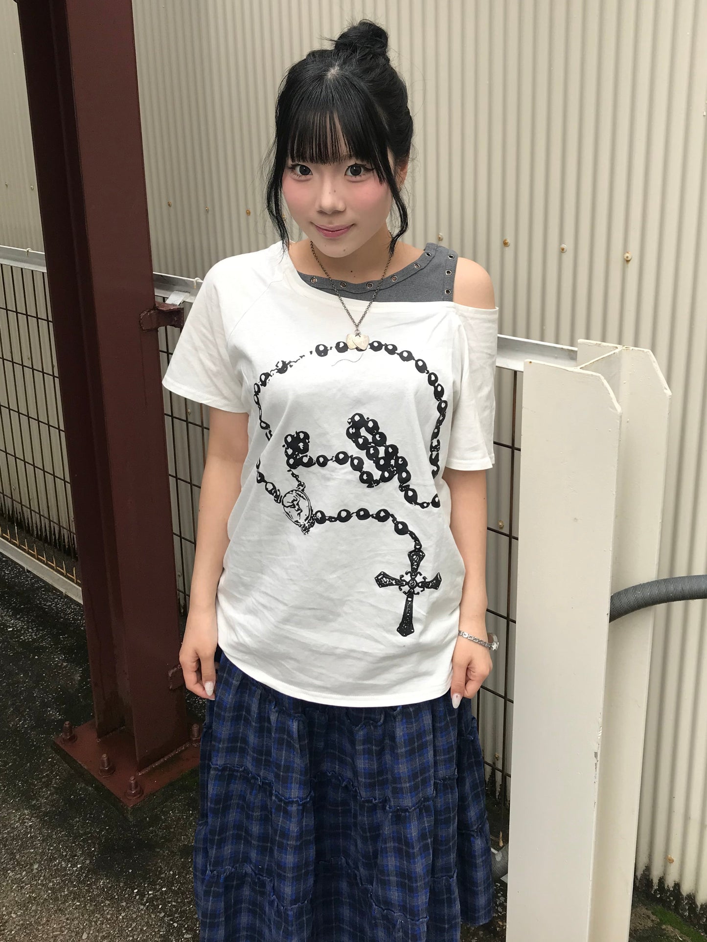 ホワイトオフショルキーデザインTシャツ DPB89247