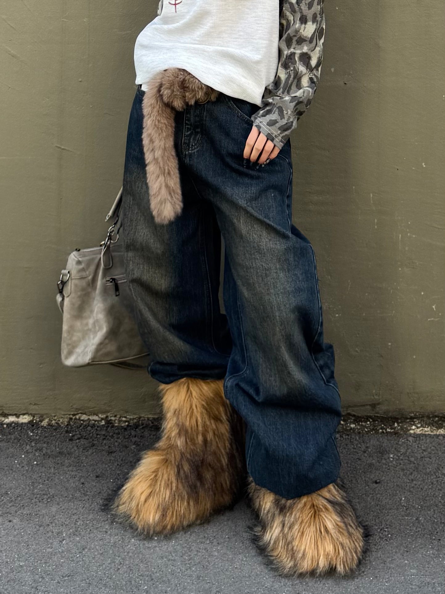 ファーベルト付きデニムパンツ DPB86226