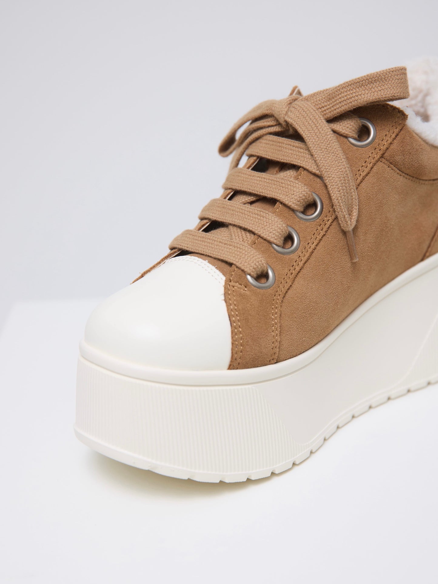 platfom suede sneaker