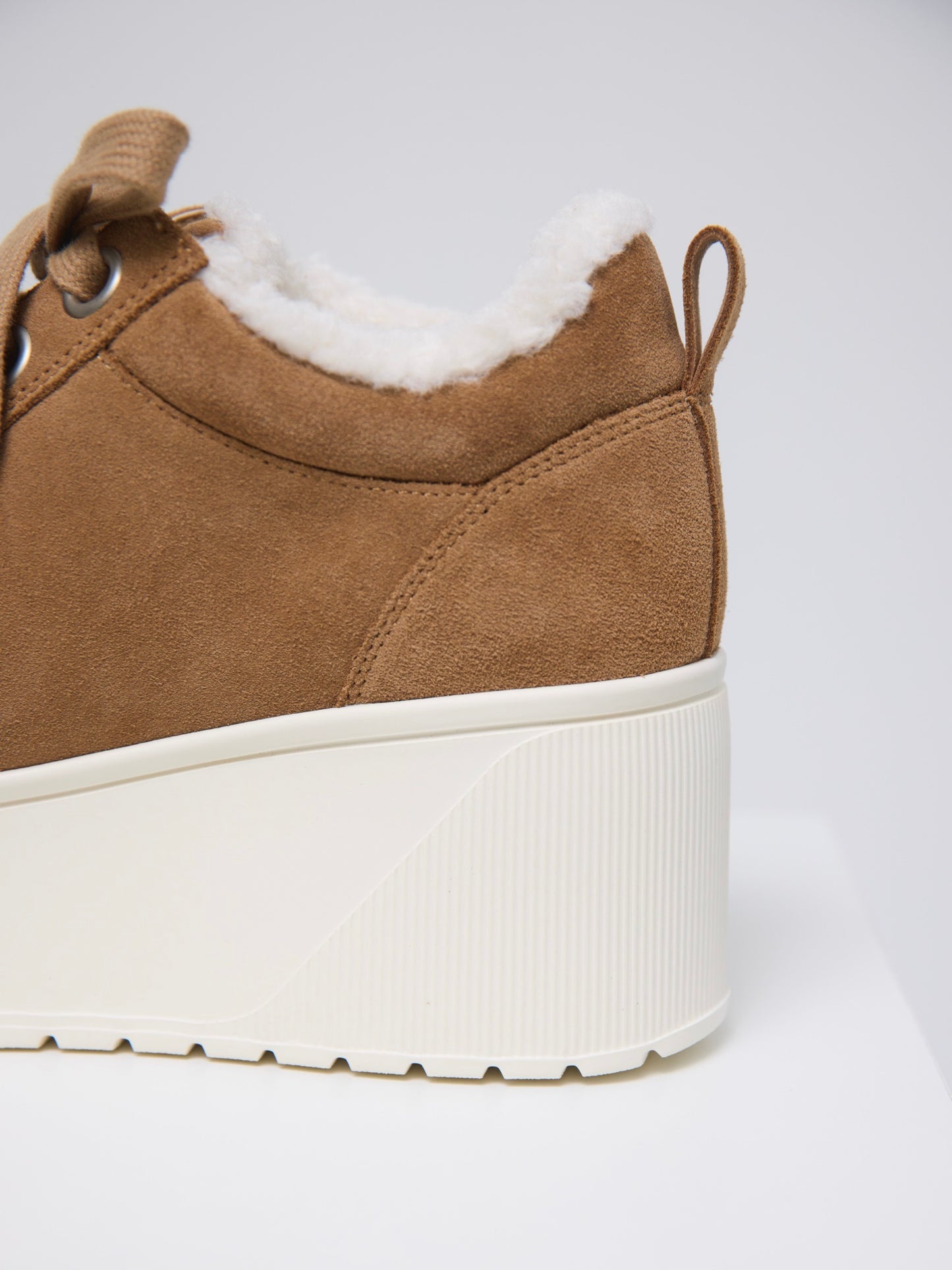 platfom suede sneaker