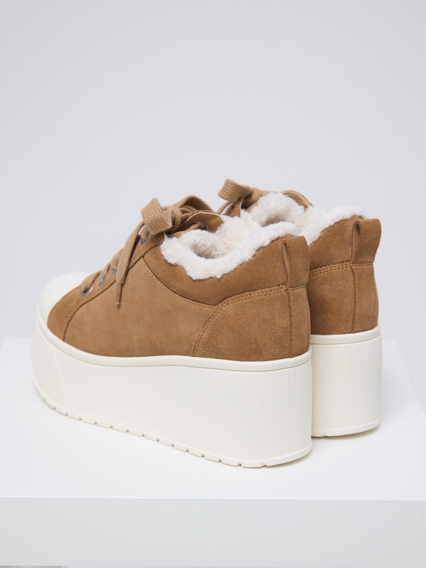 platfom suede sneaker