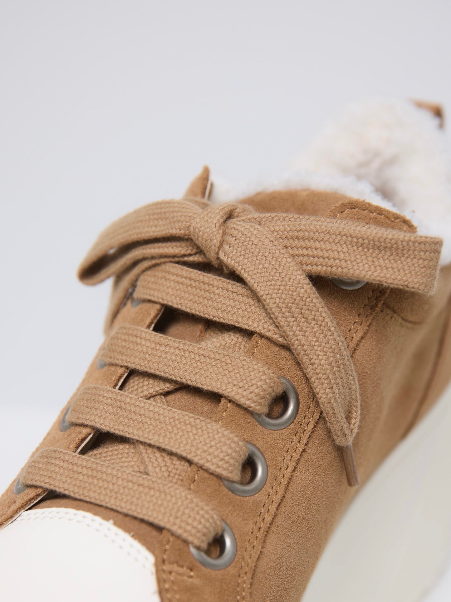 platfom suede sneaker