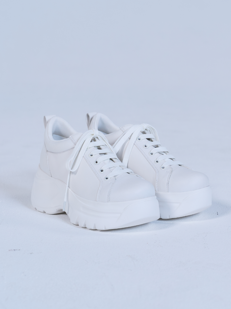 platform sneaker