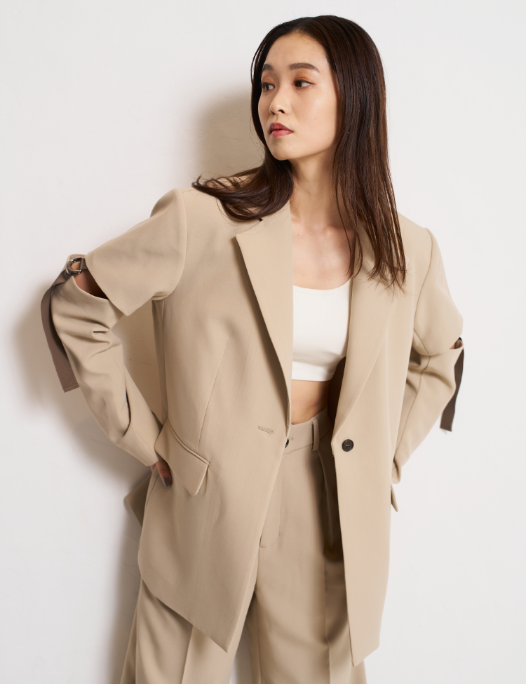 DETACHABLE SLEEVE JACKET