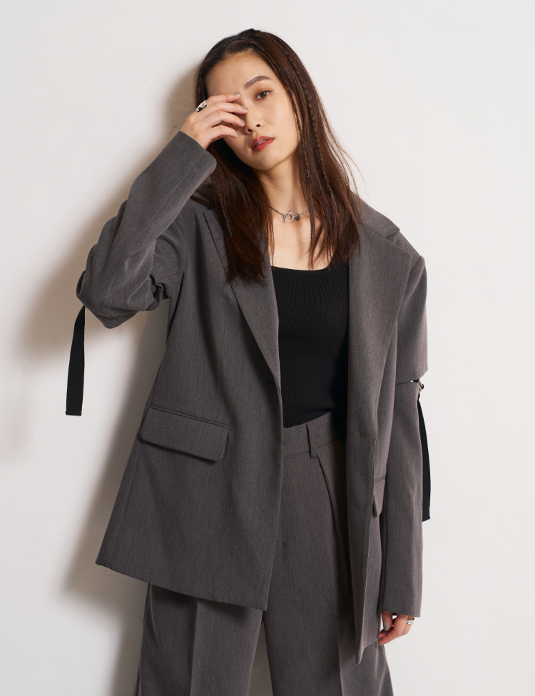 DETACHABLE SLEEVE JACKET