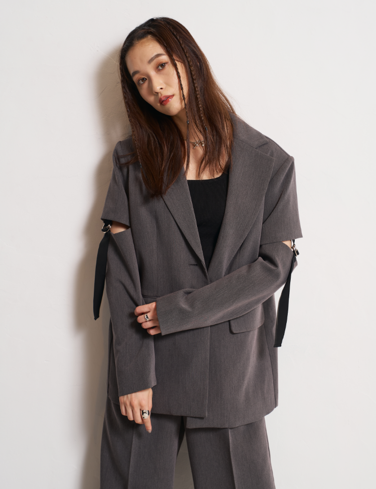 DETACHABLE SLEEVE JACKET