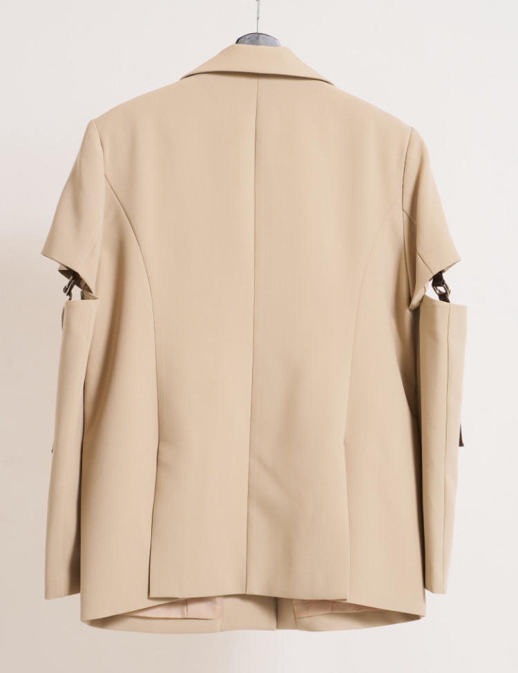 DETACHABLE SLEEVE JACKET