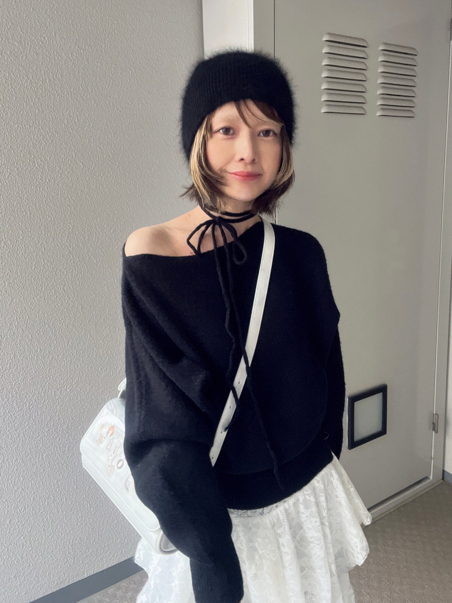 チョーカー付きワンショルニット DPB79211