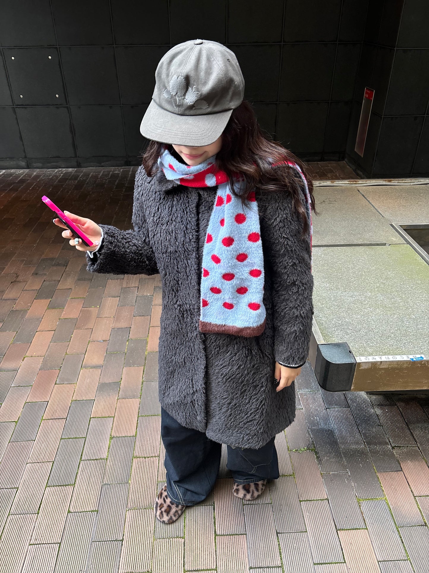 リバーシブルミディアムドットマフラー DPB89108