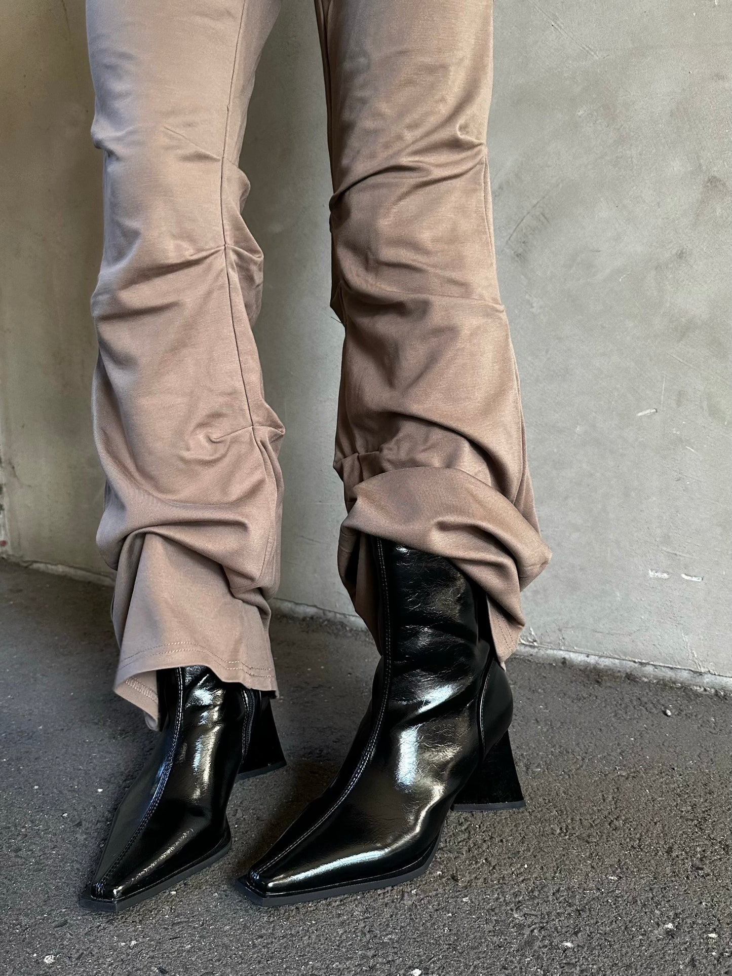 ポインテッドトゥブーツ DPB26671