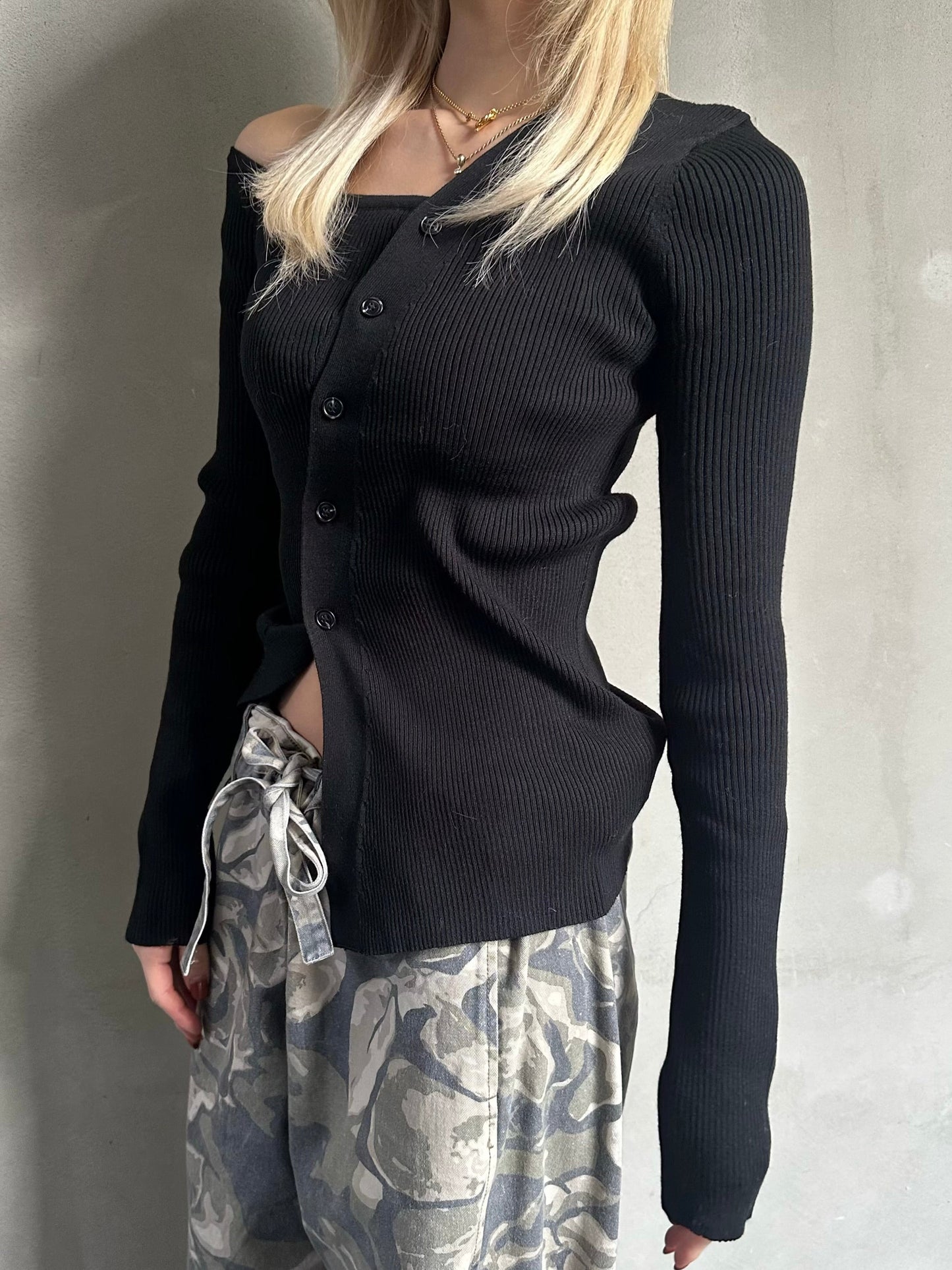 ユニークオフショルトップス DPB26705