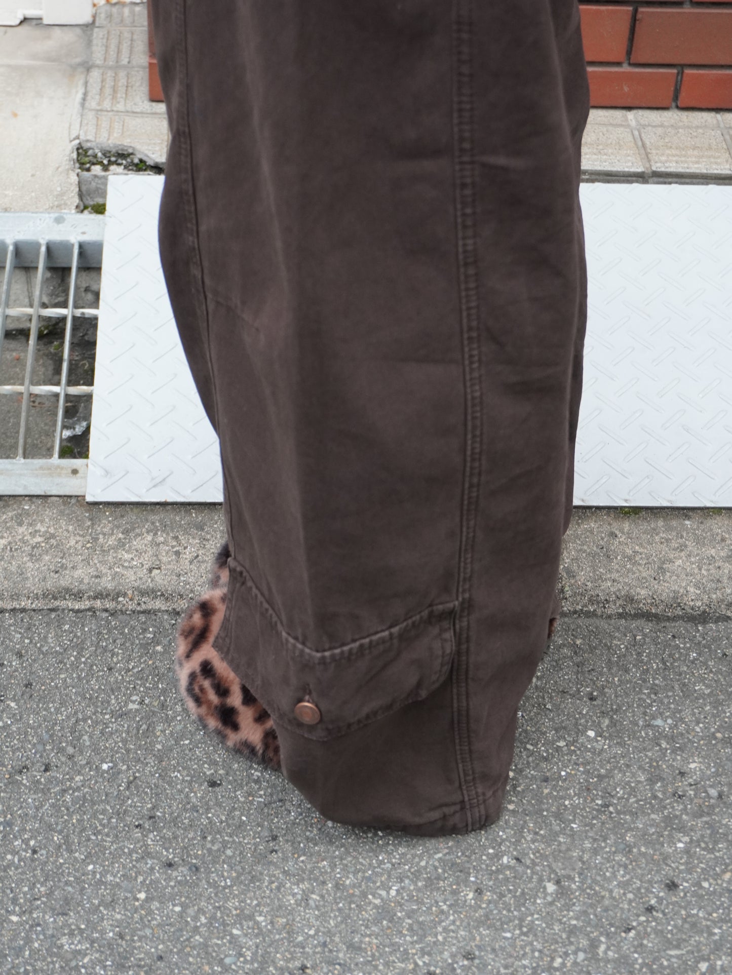 ロワーポケットブラウンカーブパンツ DPB85393