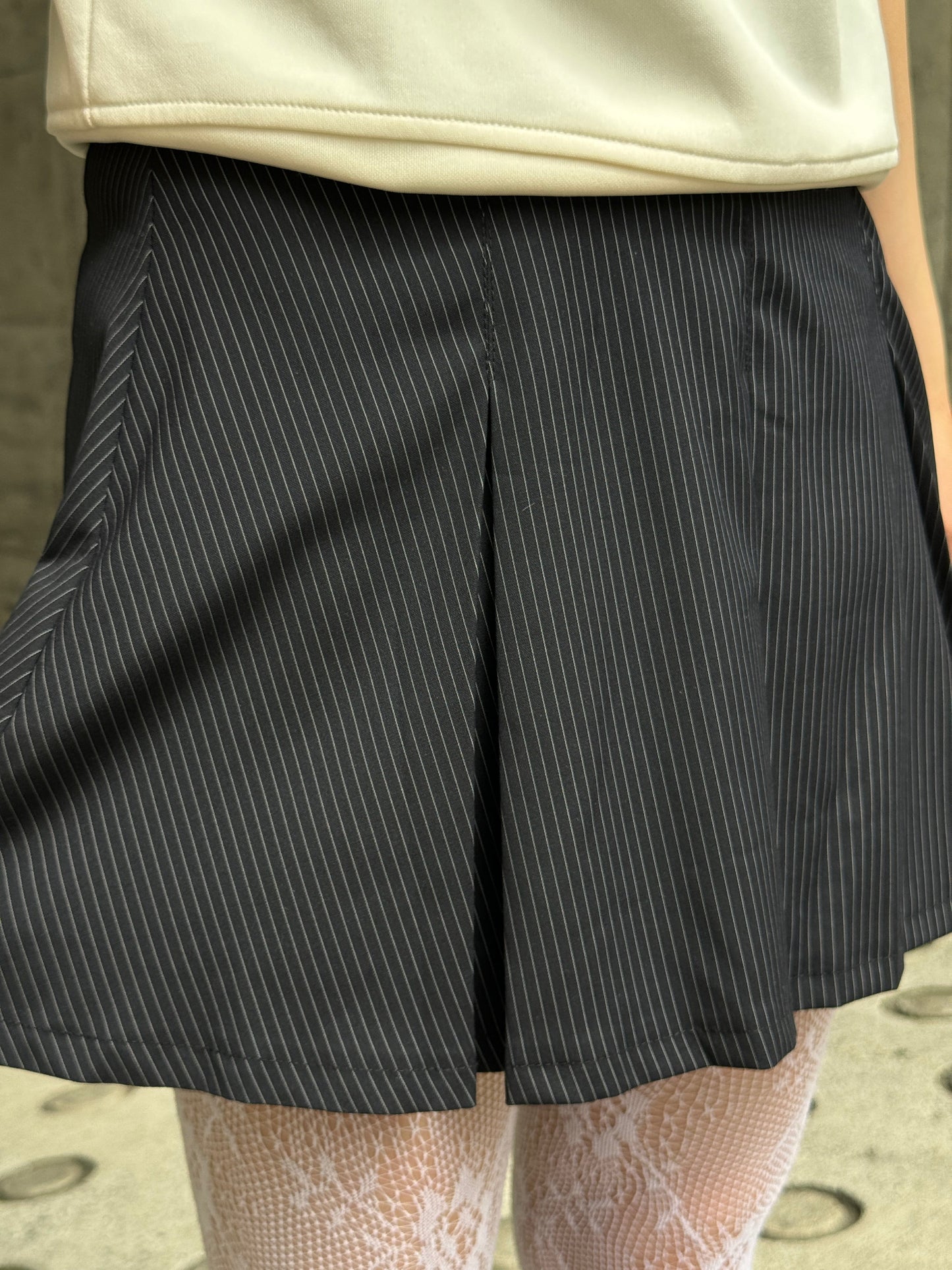 ストライプタイトプリーツスカート DPA20413