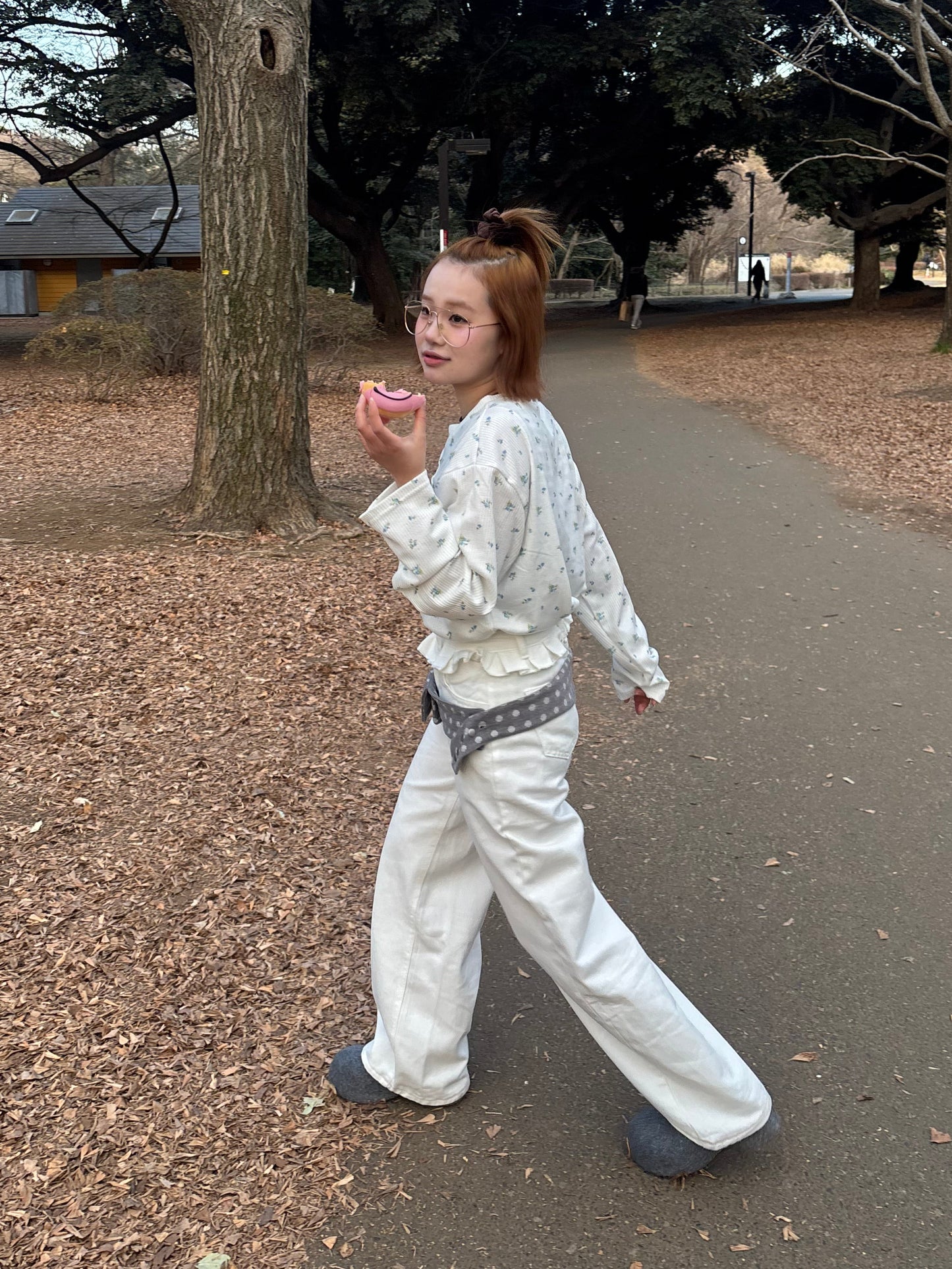フリル付きホワイトパンツ DPC04011