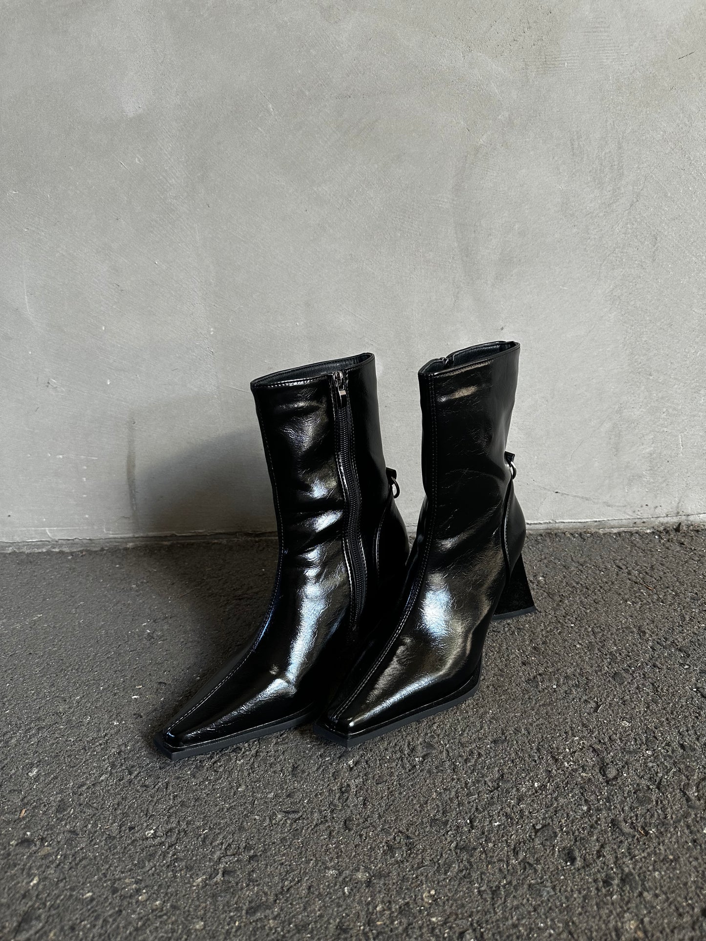 ポインテッドトゥブーツ DPB26671