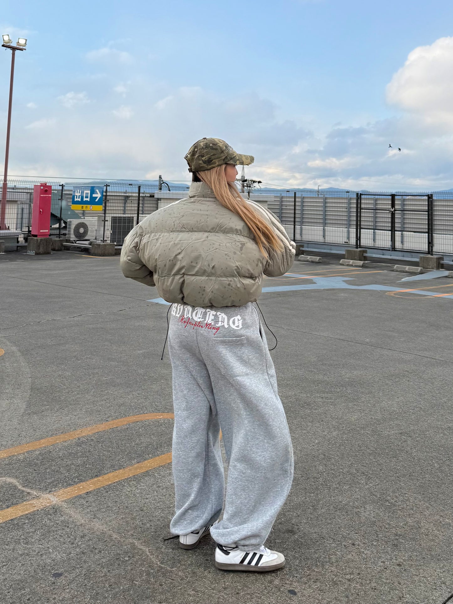 ロゴプリントスウェットパンツ DPB73532