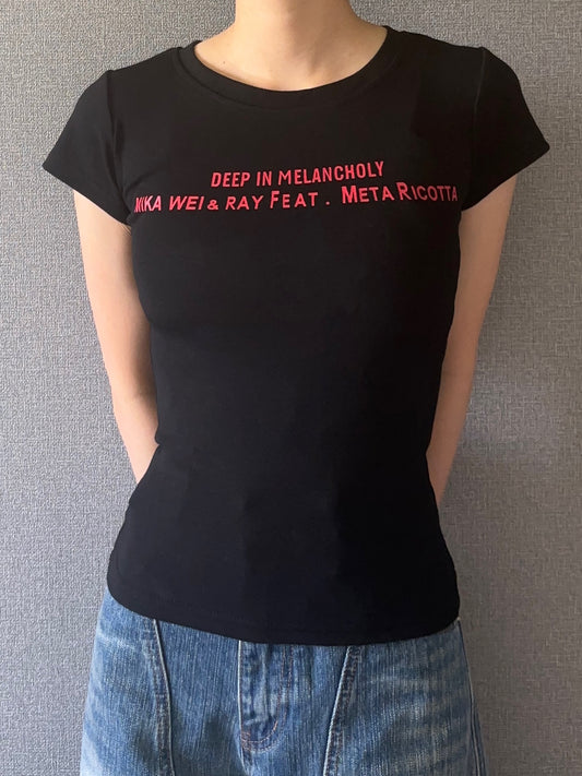 レッドレタリングTシャツ DPB88056