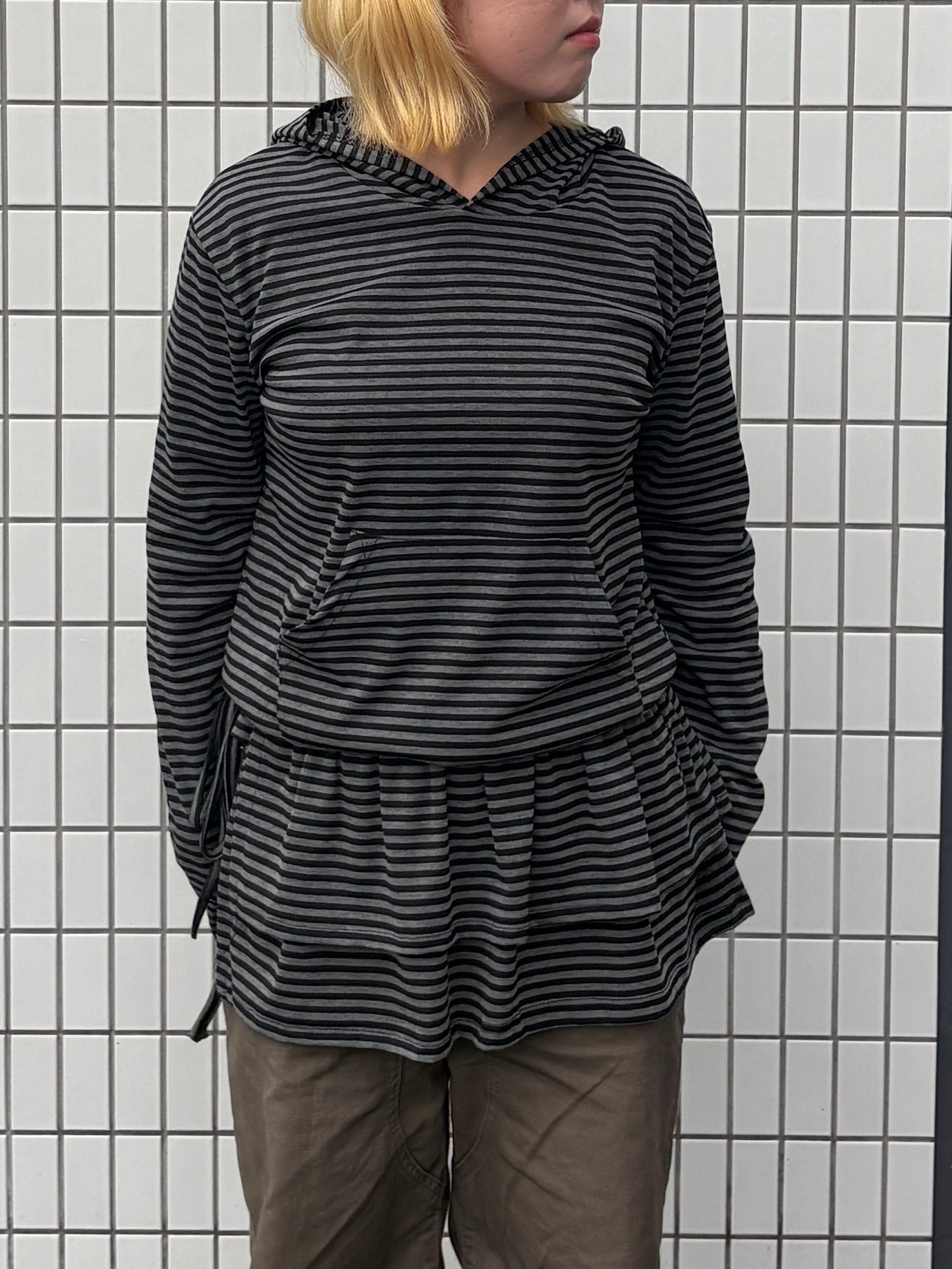 フリルストライプフーディー DPB97047