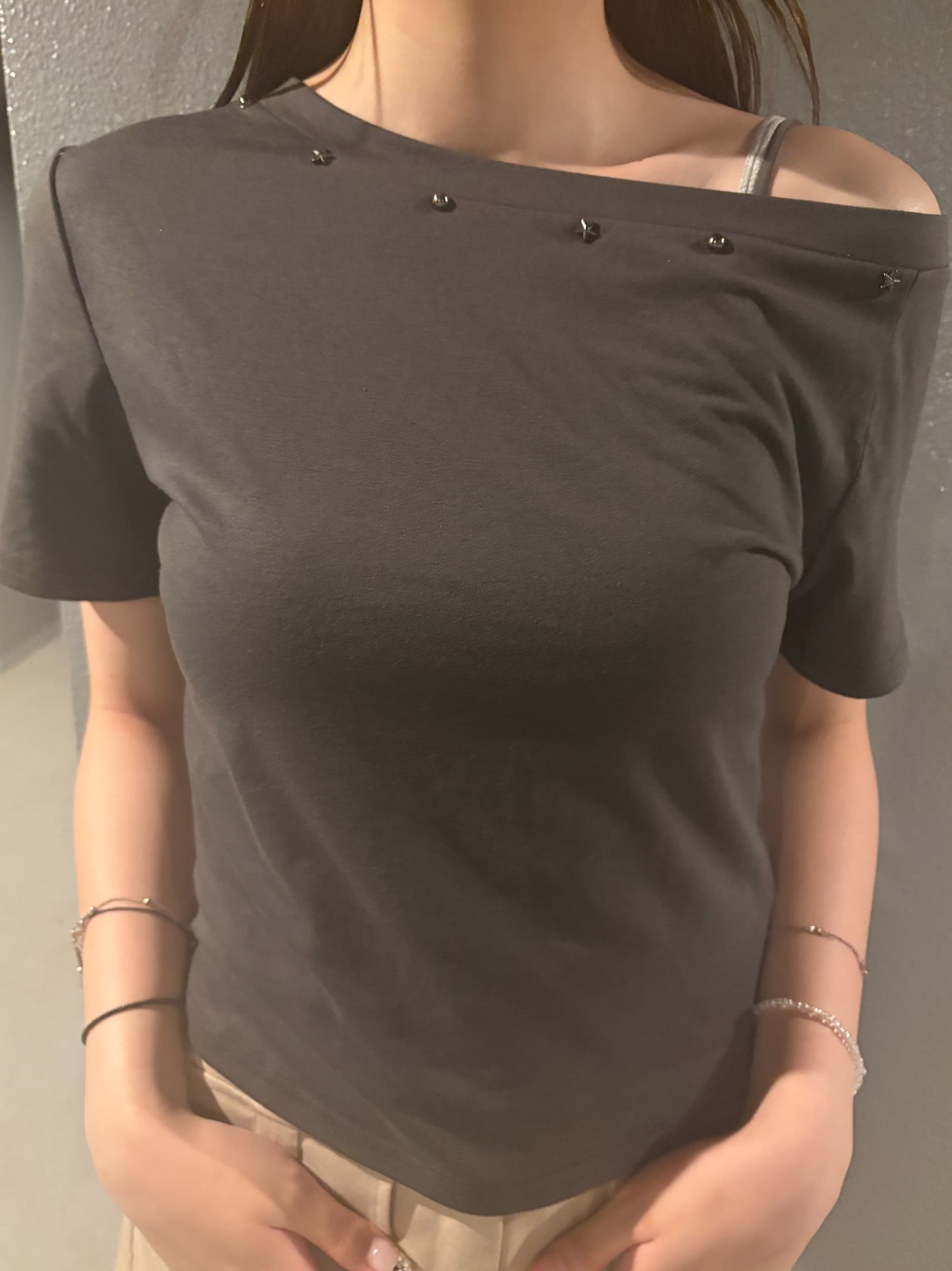 スタッズオフショルダーTシャツ DPC08070