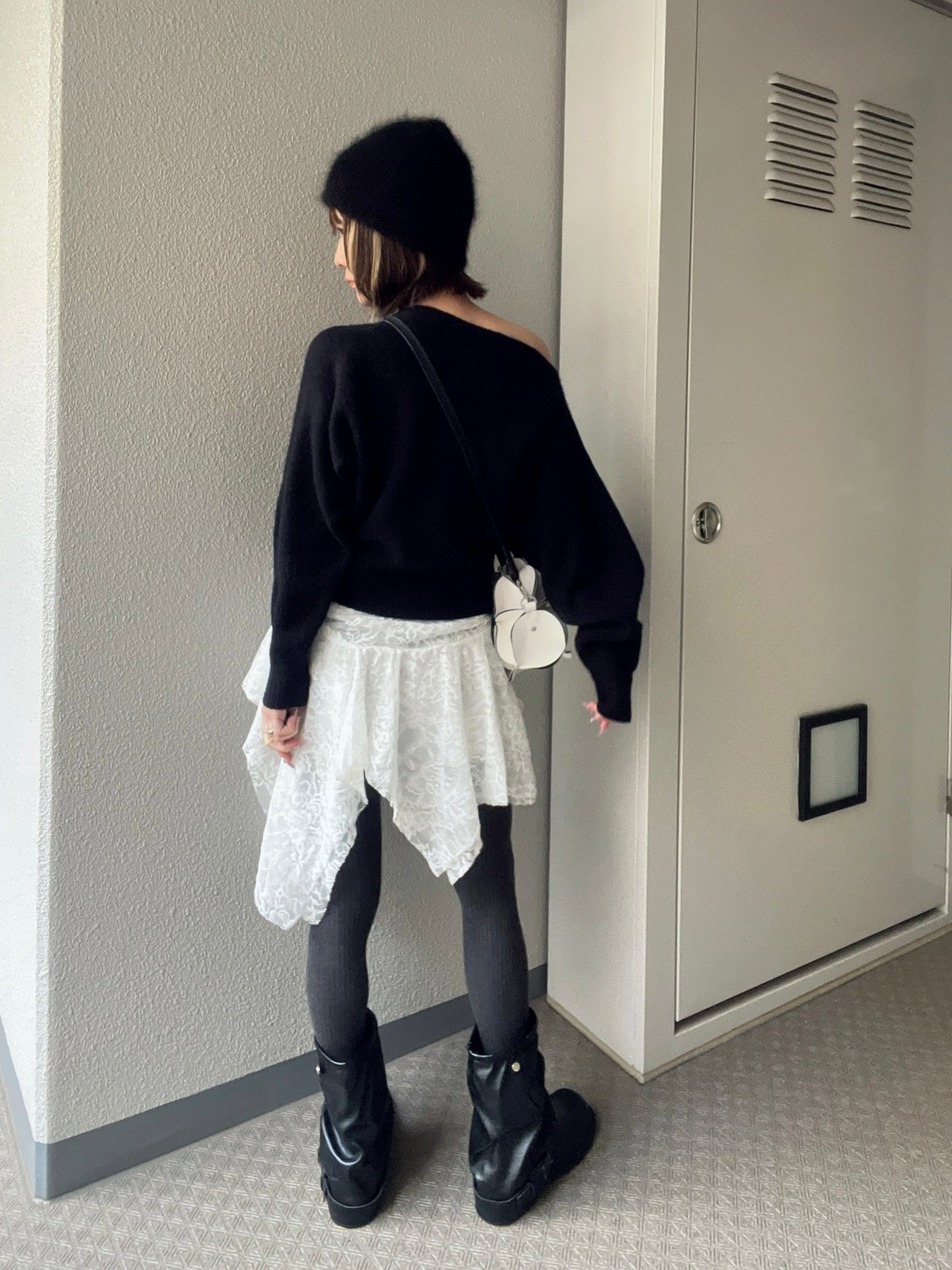 チョーカー付きワンショルニット DPB79211