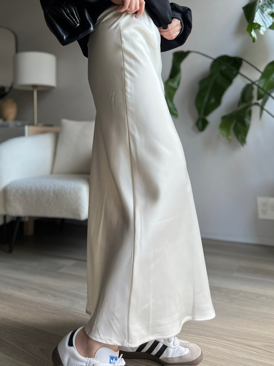 サテンライクロングスカート DPB56369